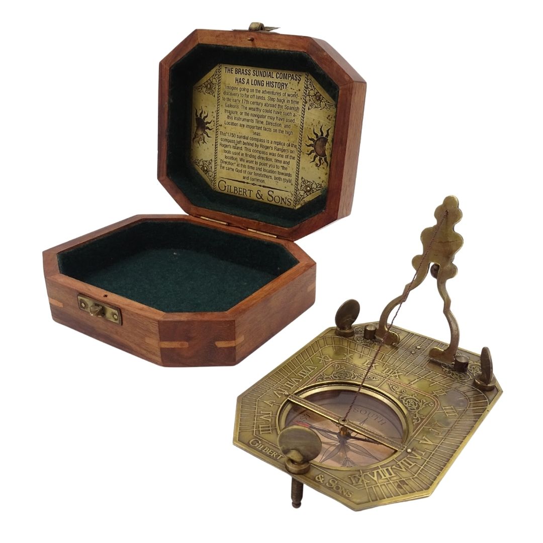 Cadran solaire avec boussole dans une boîte en bois – Cadeau rétro pour voyageur – SUN-0106
