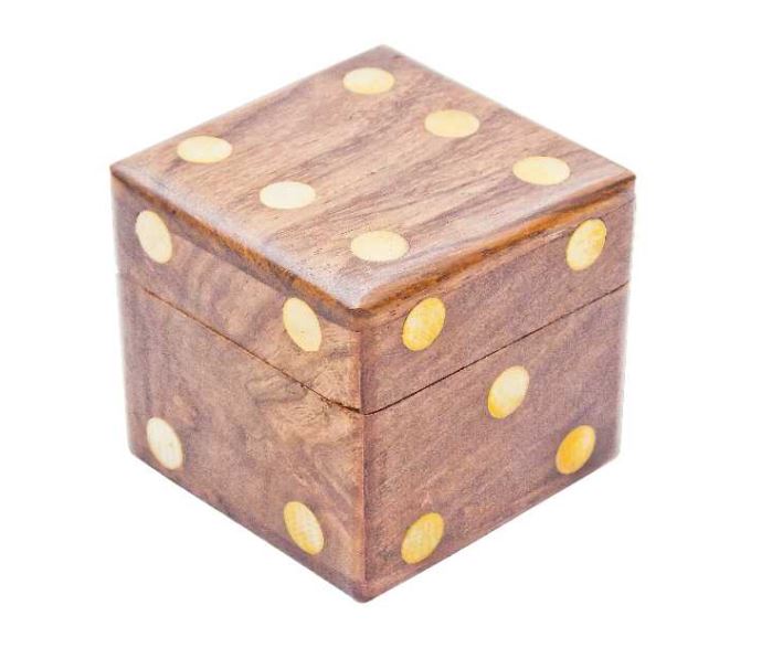Petits dés à jouer en bois dans une boîte – G150AZ