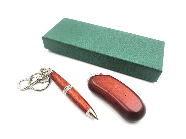 Briquet et stylo dans une boîte en carton G069C