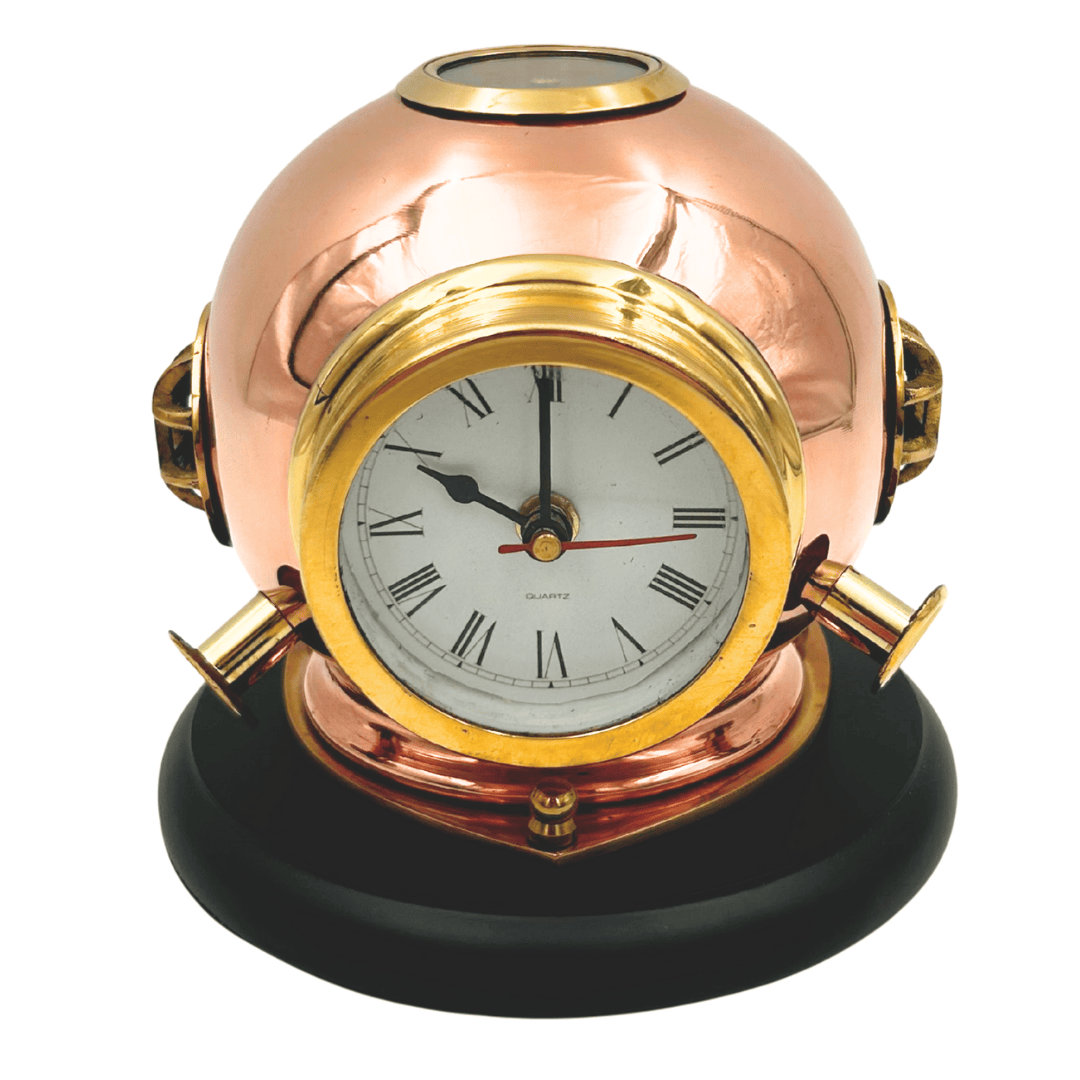 Horloge de bureau en forme de casque de plongeur avec boussole - en laiton sur socle en bois – TC032
