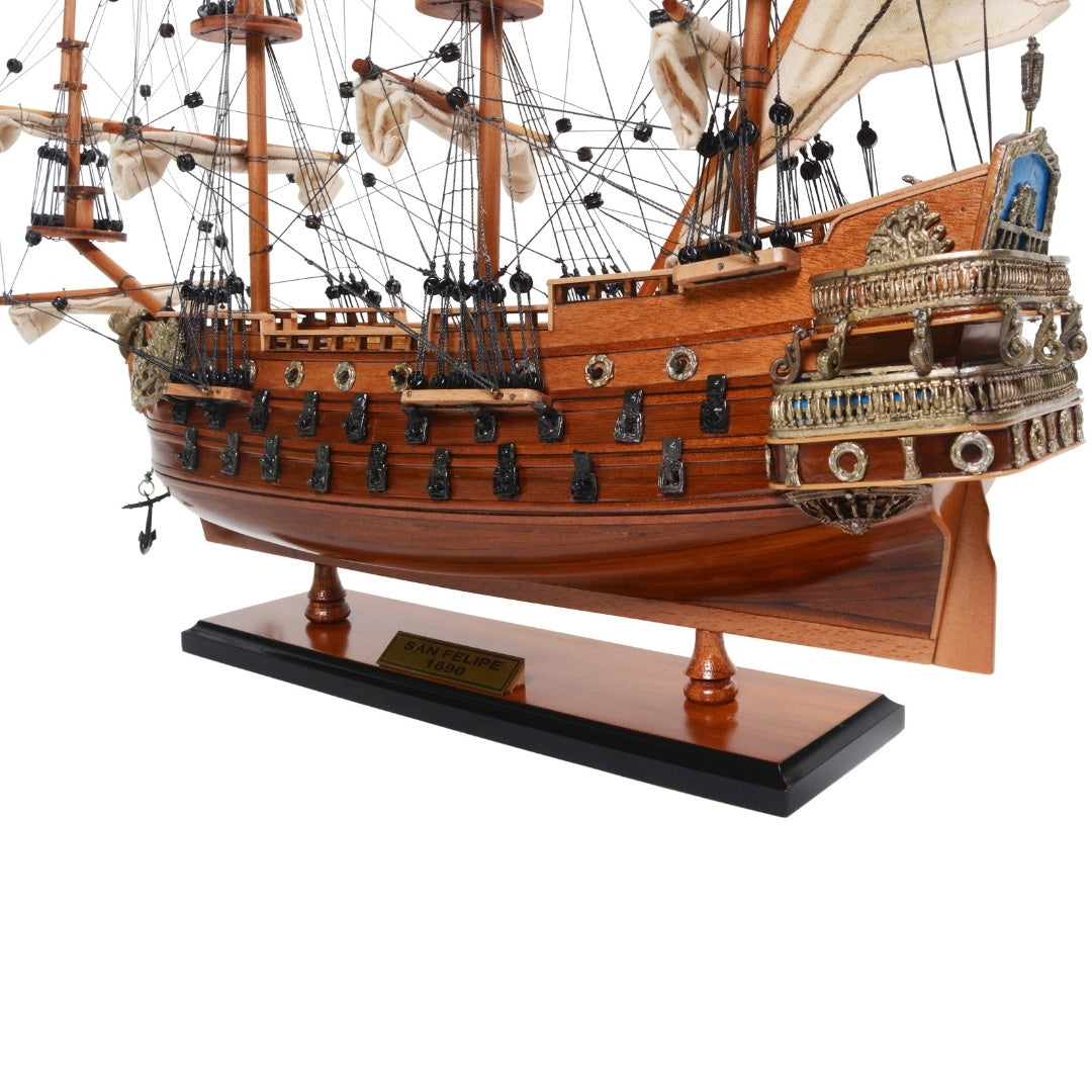 Modèle exclusif du voilier San Felipe avec voiles déployées - SF45R