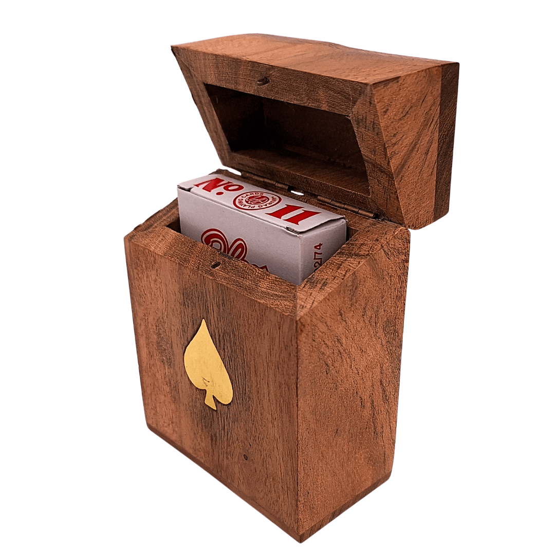 Jeu de cartes dans une boîte en bois - DNU-2985