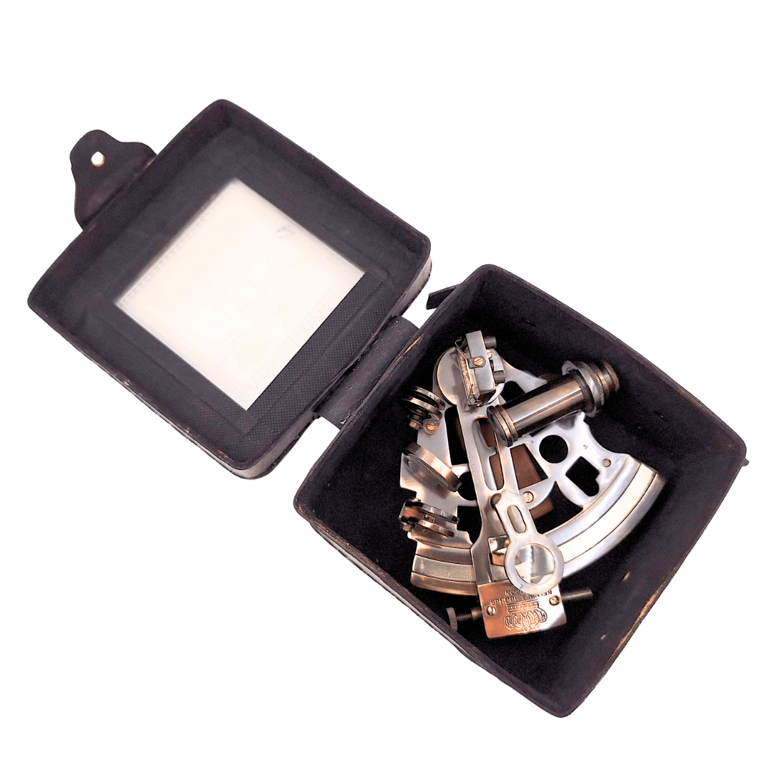Sextant en laiton dans un étui en cuir – ST003