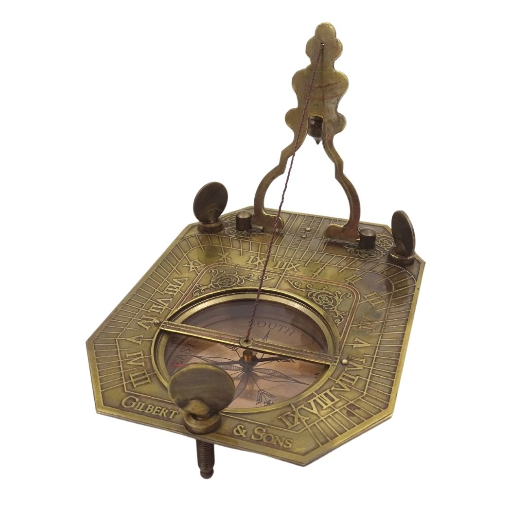 Cadran solaire avec boussole dans une boîte en bois – Cadeau rétro pour voyageur – SUN-0106