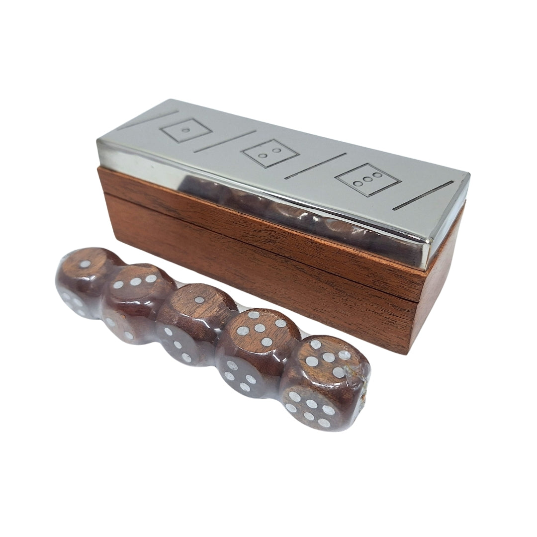 Jeu de dés dans une boîte en bois avec dessus en métal - G1117