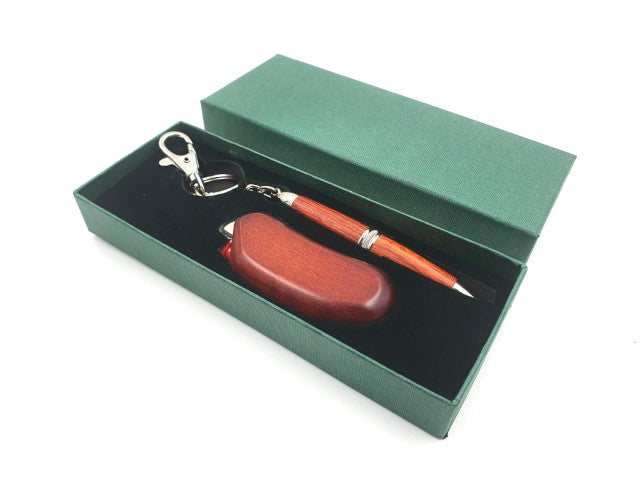 Briquet et stylo dans une boîte en carton G069C
