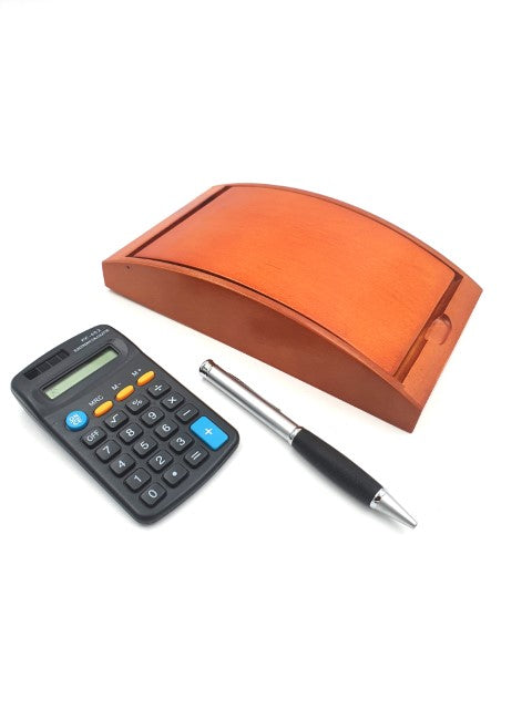 Stylo et calculatrice dans une boîte en bois G133H