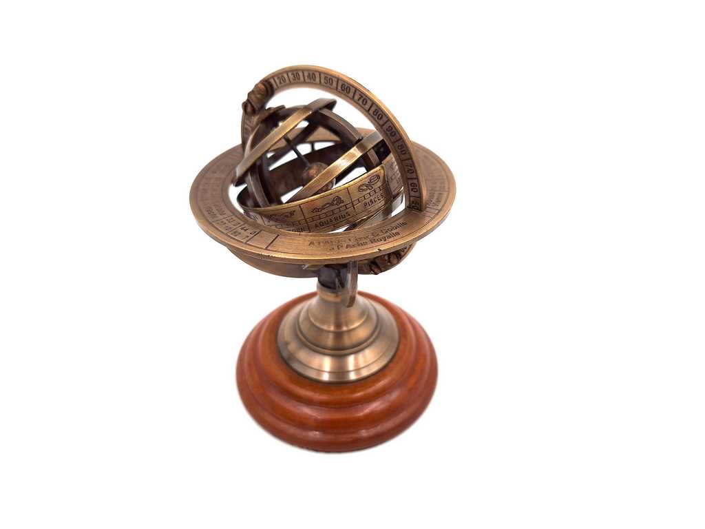 Astrolabe décoratif en laiton sur socle en bois - NI351