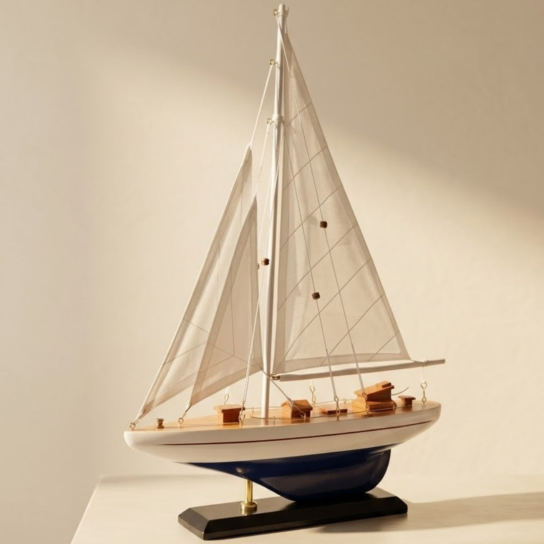 Modèle de yacht en bois Hauteur 42cm – M1