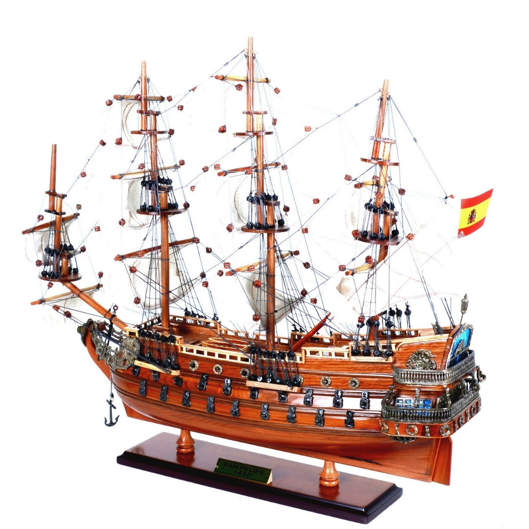 Modèle exclusif du voilier San Felipe avec voiles déployées - SF45R