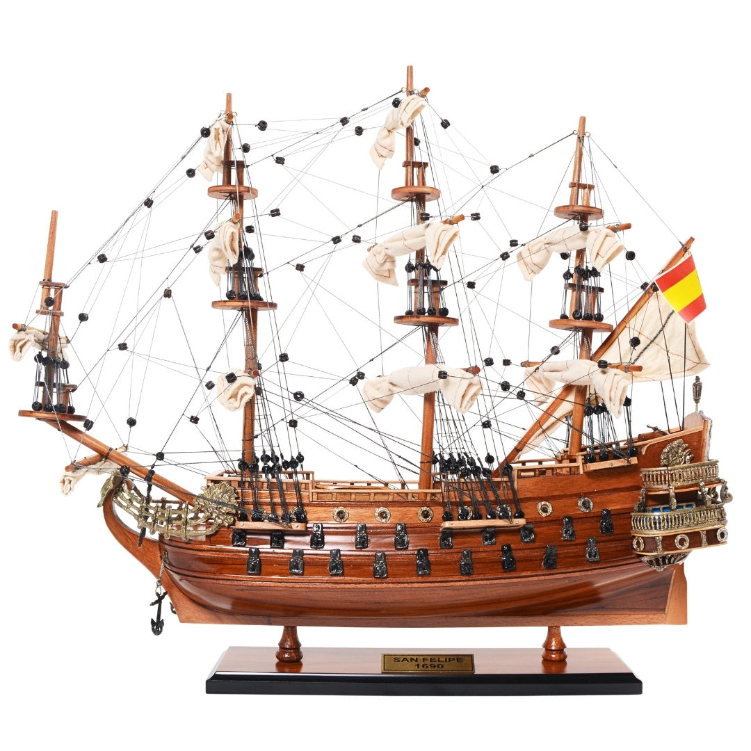 Modèle exclusif du voilier San Felipe avec voiles déployées - SF45R