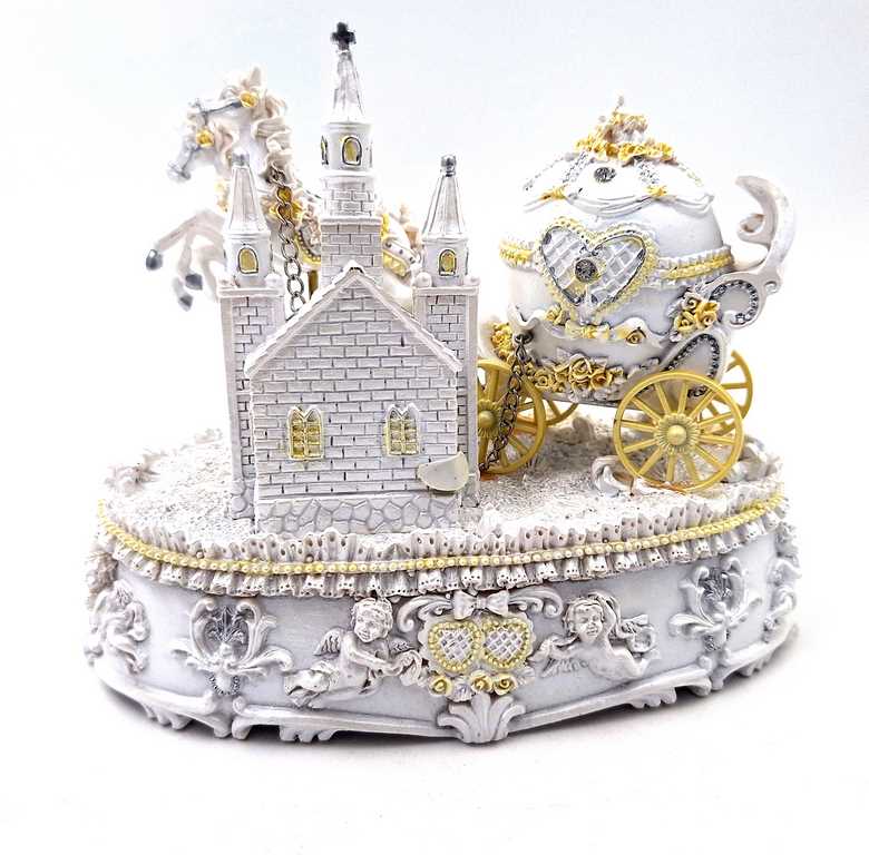 Boîte à musique Calèche de mariage Décoration Cadeau pour jeunes mariés – 14279