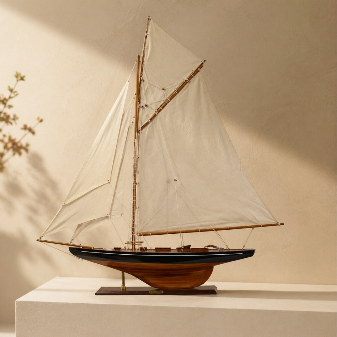 Grand modèle de yacht Columbia – Hauteur 104cm – COL