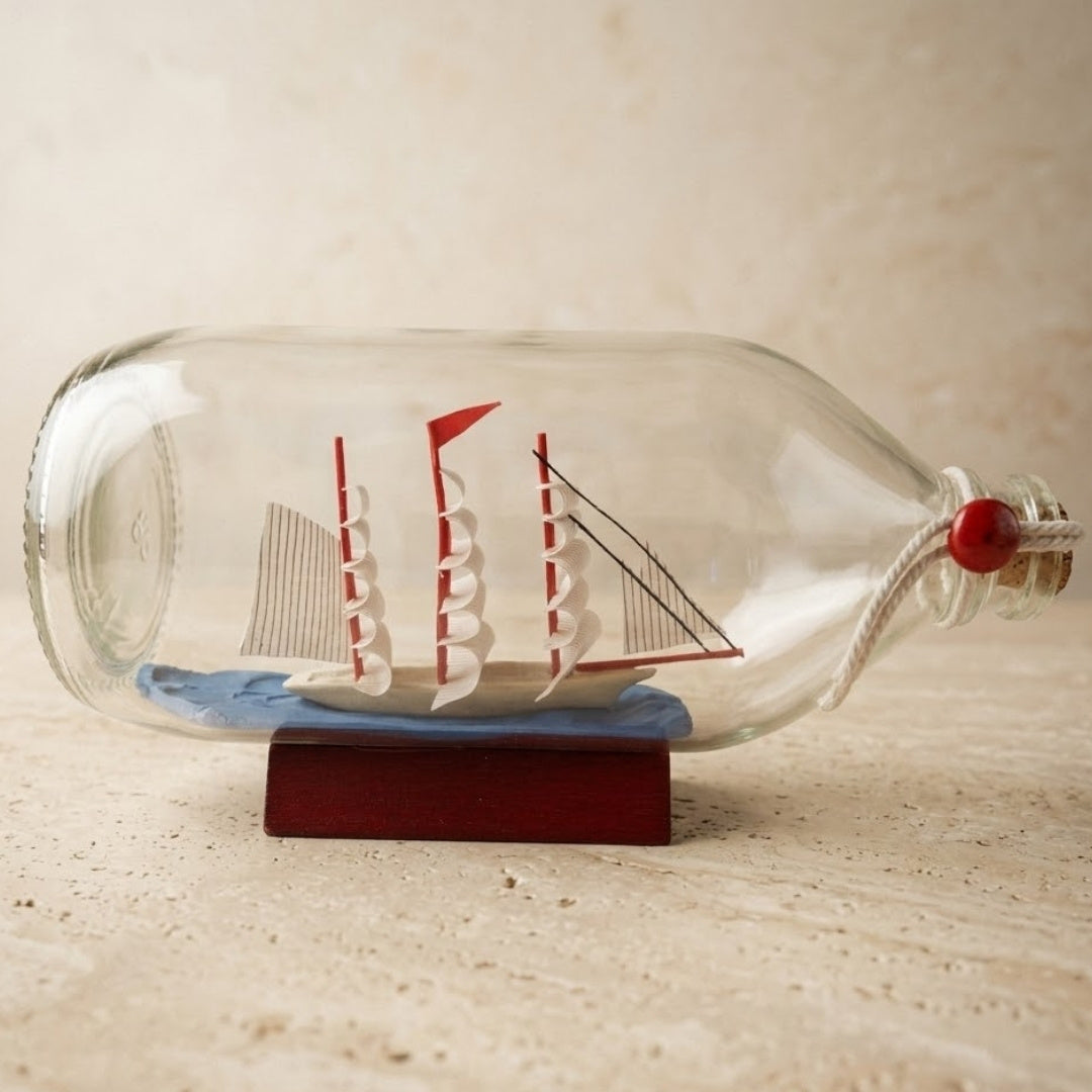 Rafandynka - Bateau en bouteille sur socle en bois - MA2036