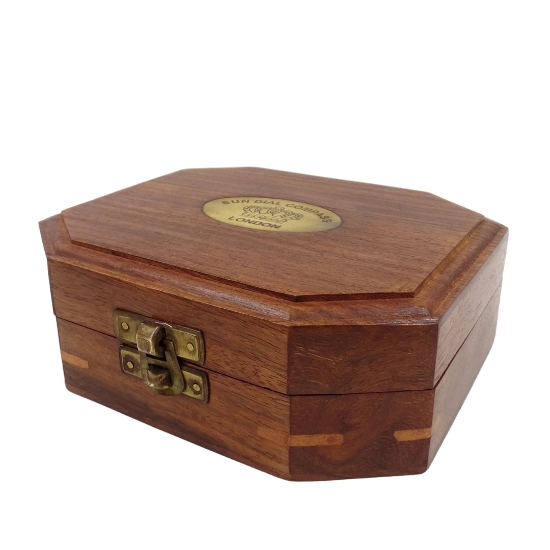 Cadran solaire avec boussole dans une boîte en bois – Cadeau rétro pour voyageur – SUN-0106