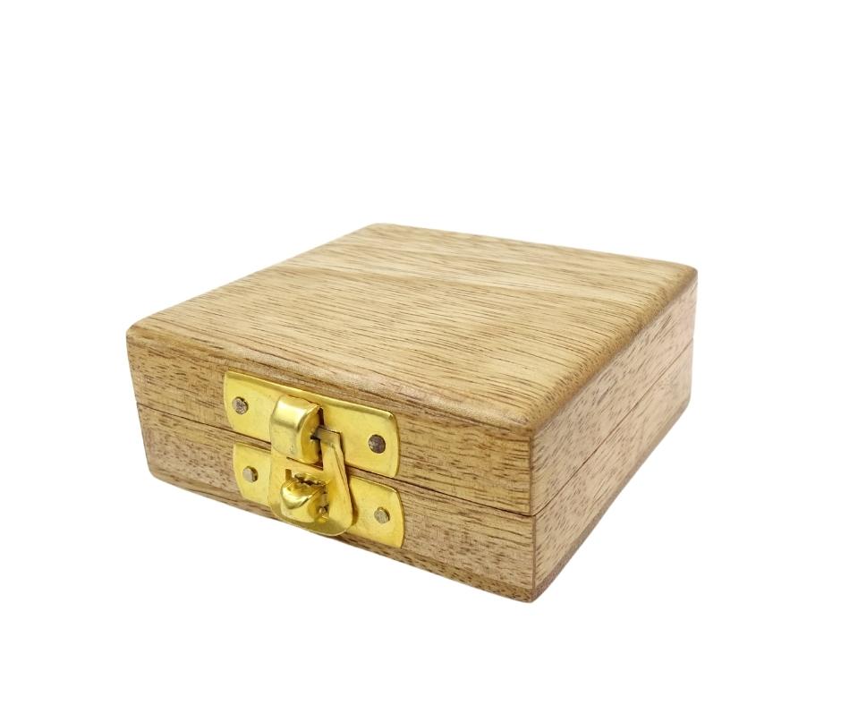 Porte-clés Barre de gouvernail BN-2156 dans une boîte en bois