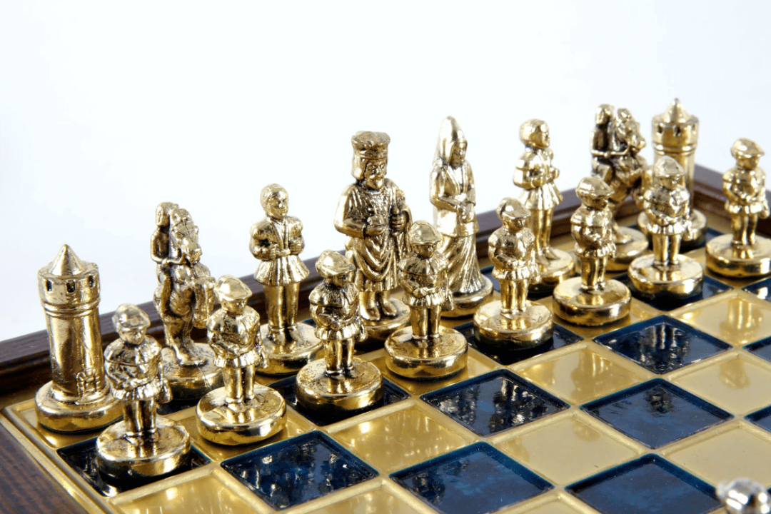 Elegante Premium-Messingschachfiguren 20x20cm Byzanz mit personalisierter Gravur - ideales Geschenk für Schachspieler und Geschichtsinteressierte - handgefertigte Figuren in goldener und silberner Ausführung