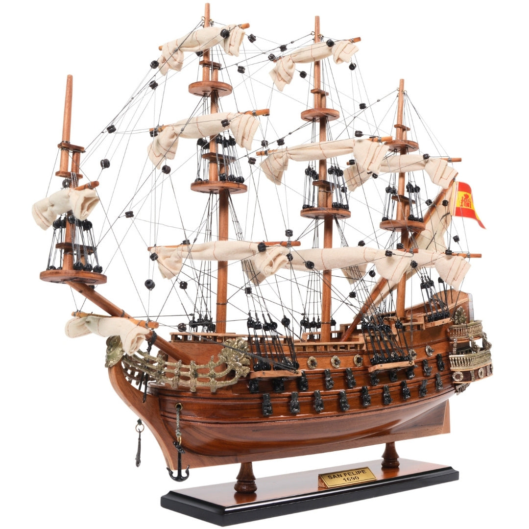 Modèle exclusif du voilier San Felipe avec voiles déployées - SF45R