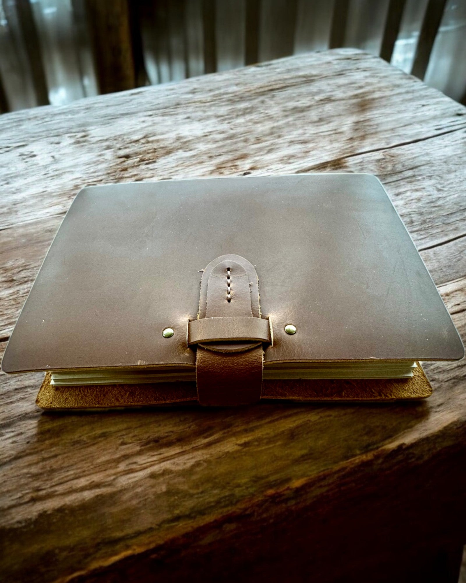 Premium Notitieboek "RetroNotes" – Elegant notitieboek van Echt Leer - 200 pagina's, 120g, notitieboek, schetsboek, bruine kleur, personalisatie met gravure