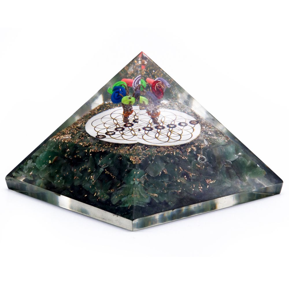 Pyramide Orgonite avec Aigue-marine Verte et Symbolique de la Fleur de Vie