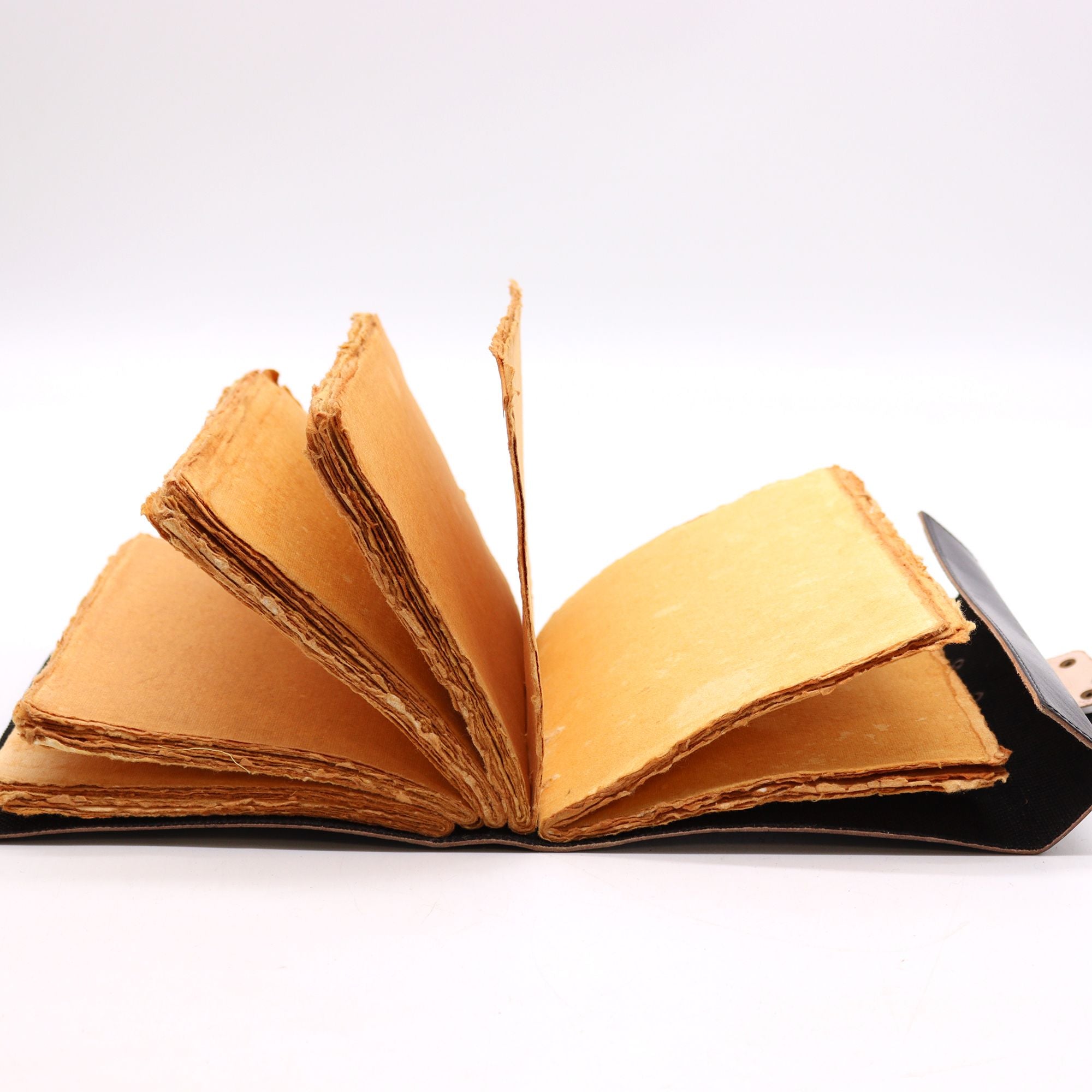 Livre des Ombres - Carnet magique de 200 pages, bord décoratif, 15x21 cm