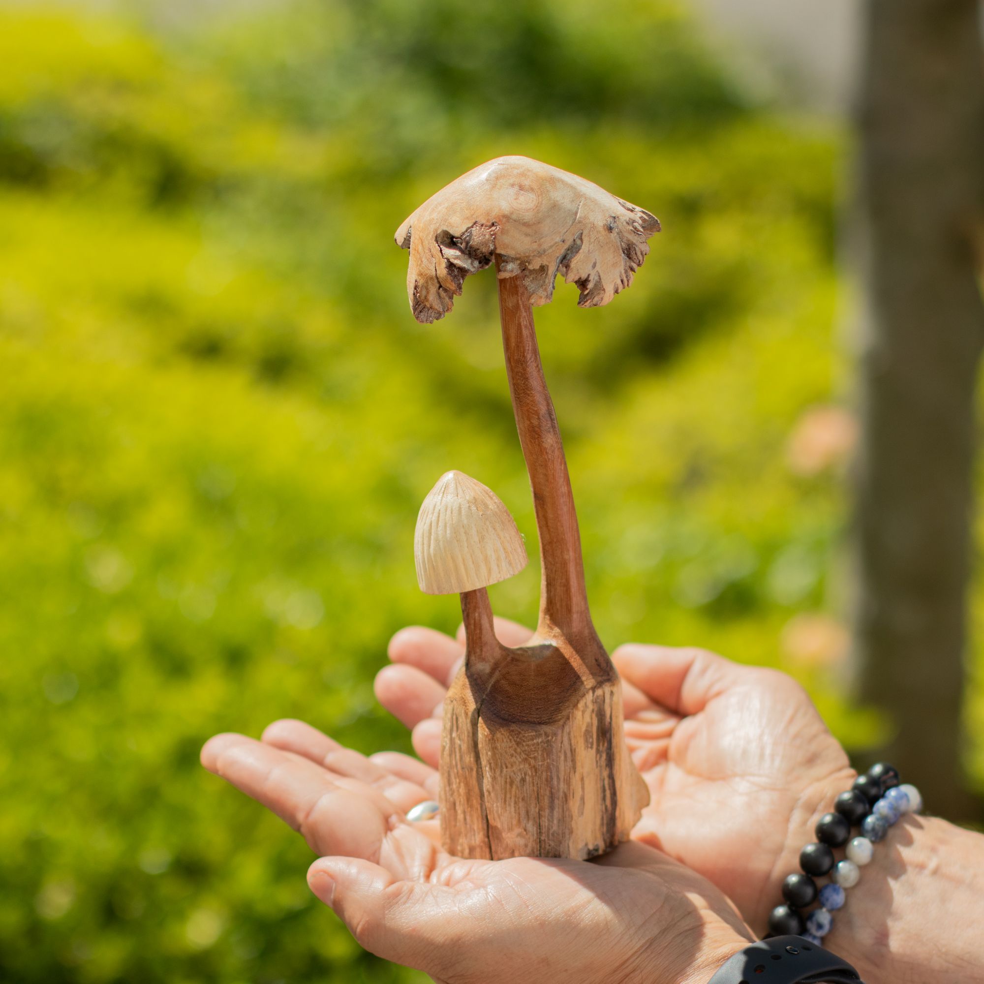 Sculpture artisanale en bois parasite