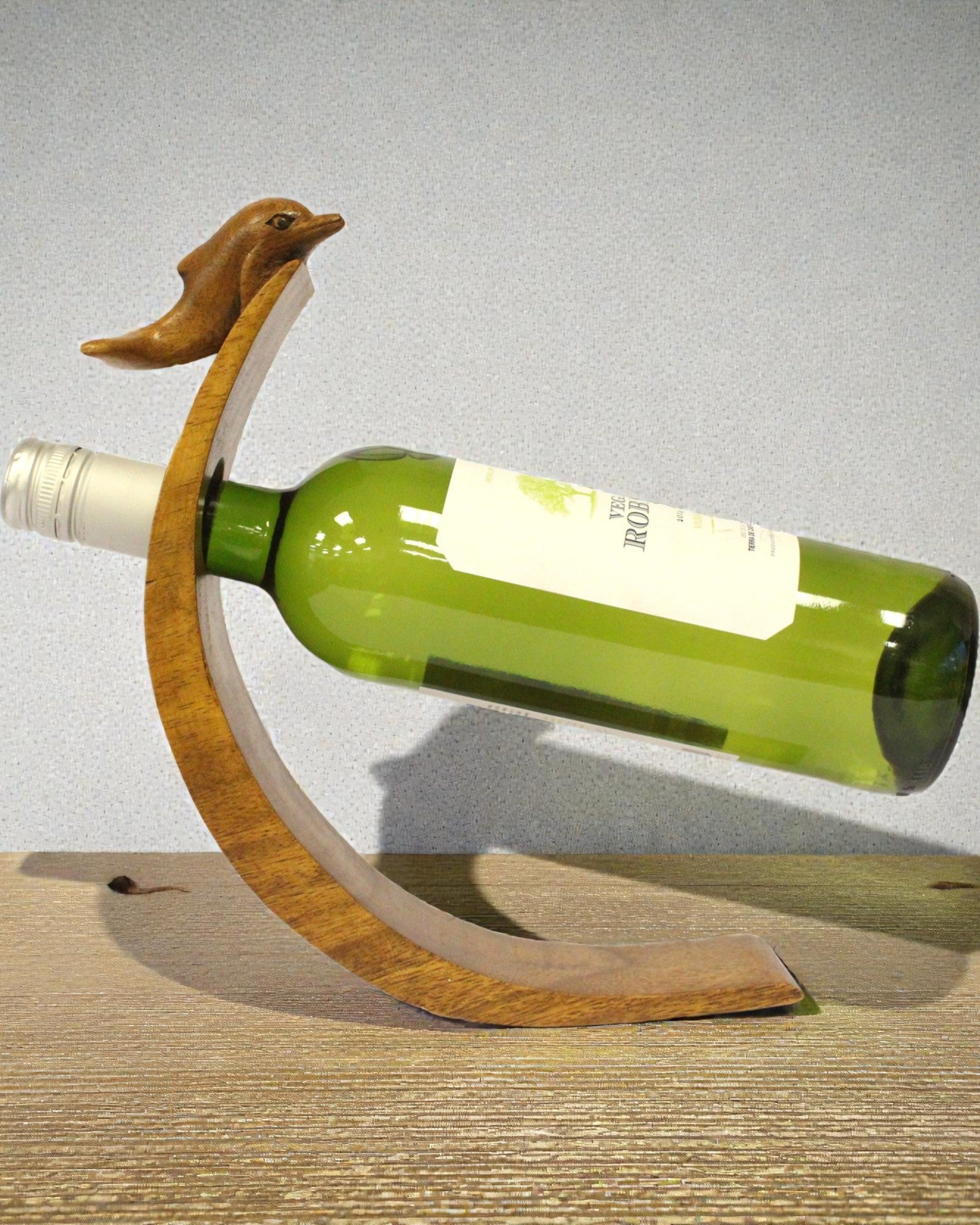 Dauphin en équilibre – Porte-bouteille de vin sculpté en bois de suar