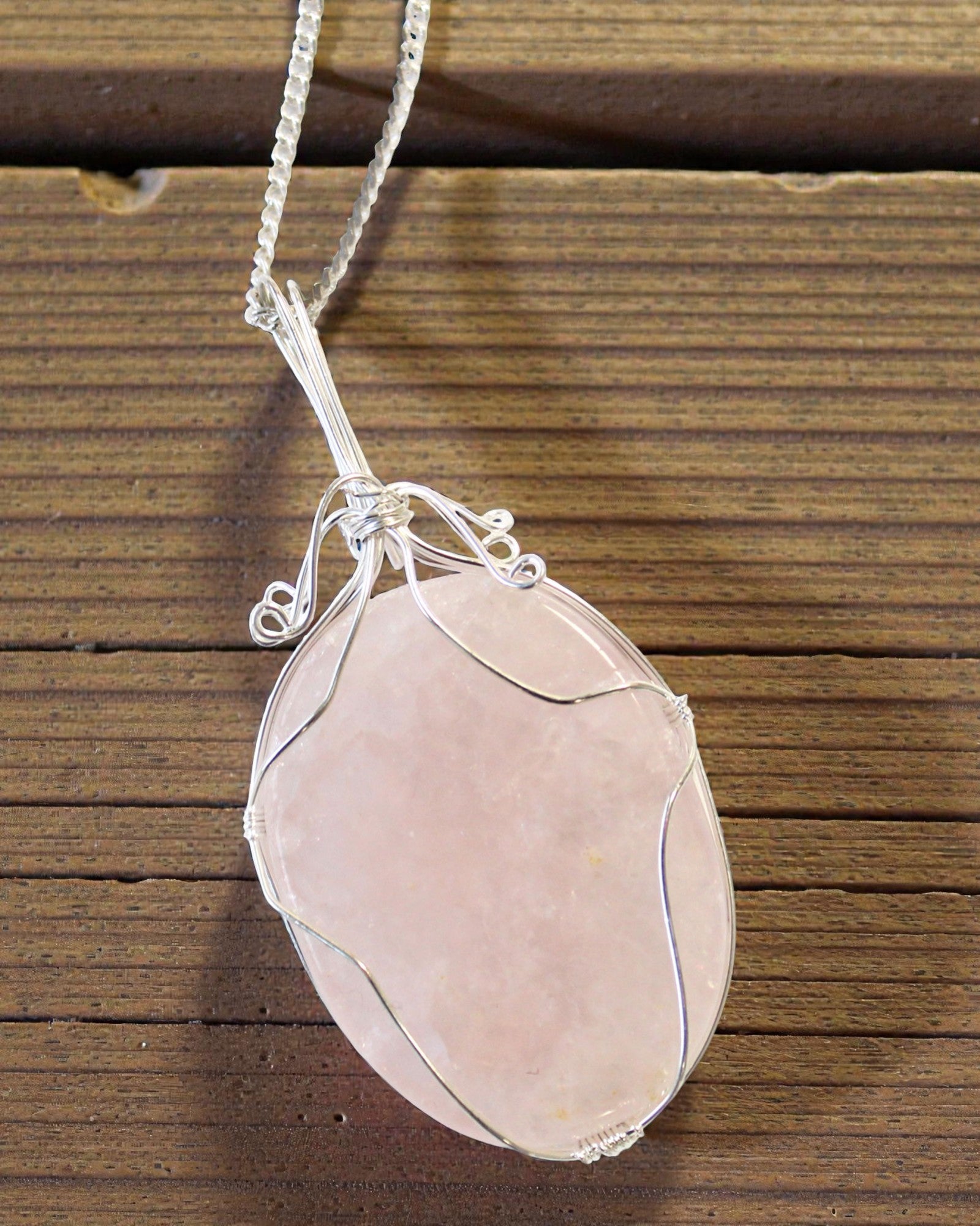 Spiralna Delikatność – Collier avec quartz rose