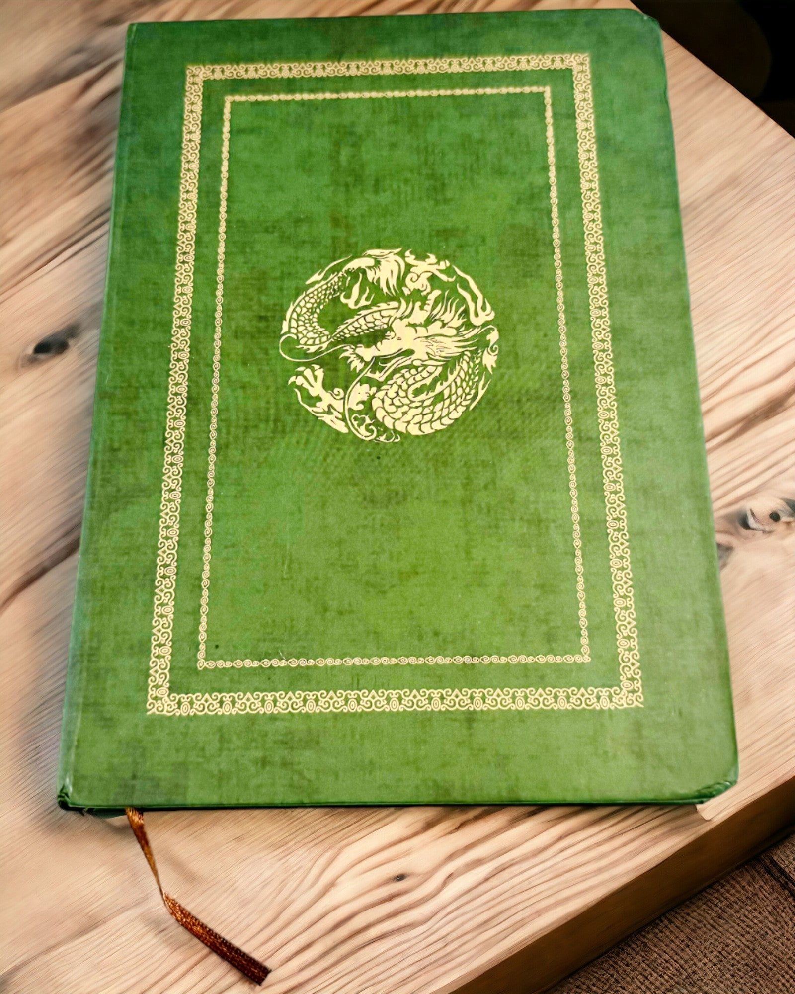 Carnet Vert Décoratif avec Motif de Dragon - Inspirations Fantasy, avec gravure