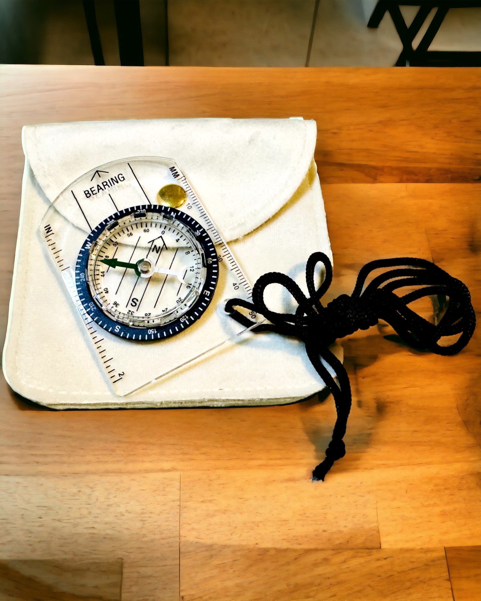 Touristenkompass "Abenteurerführer" - Transparent, Mini-Acryl mit Hängeseil und Kartenmaßstab, mit Gravur