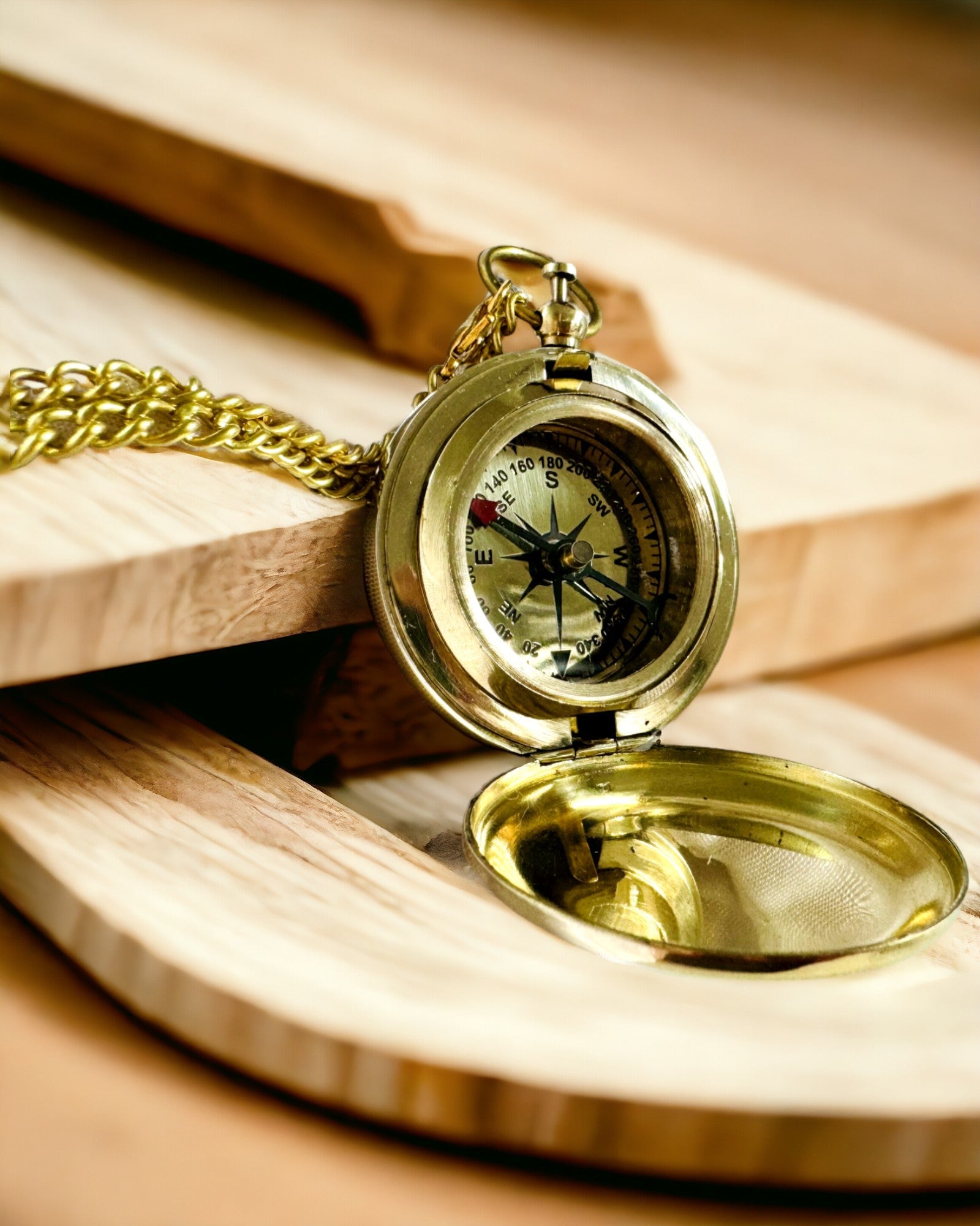 Gouden kleur Kompas Avontuur – Elegante Navigator van Ontdekkingen
