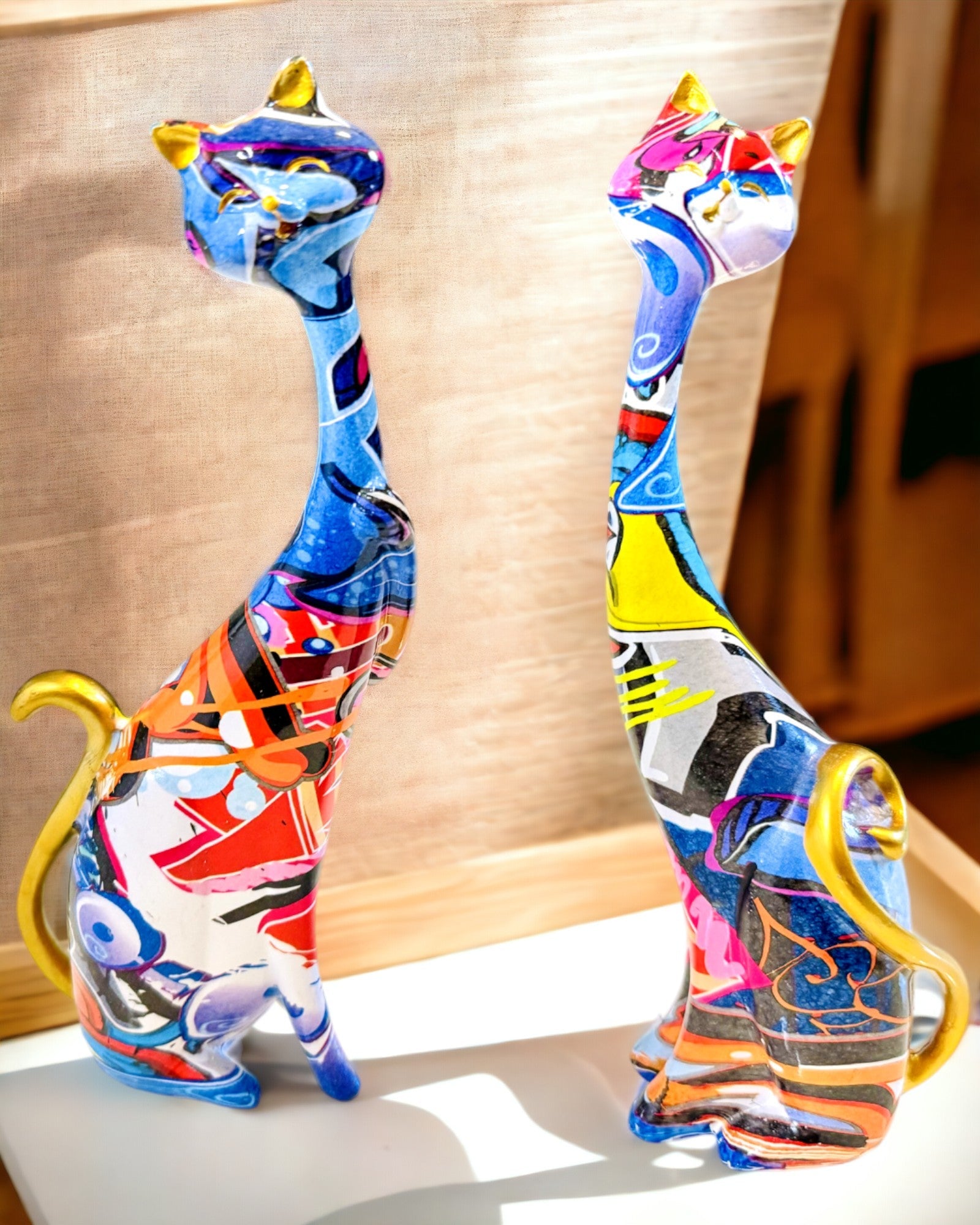Figurines de Chats Abstraits "ArtCats", Peintes à la Main, Résine – 25 cm, 2 pcs.