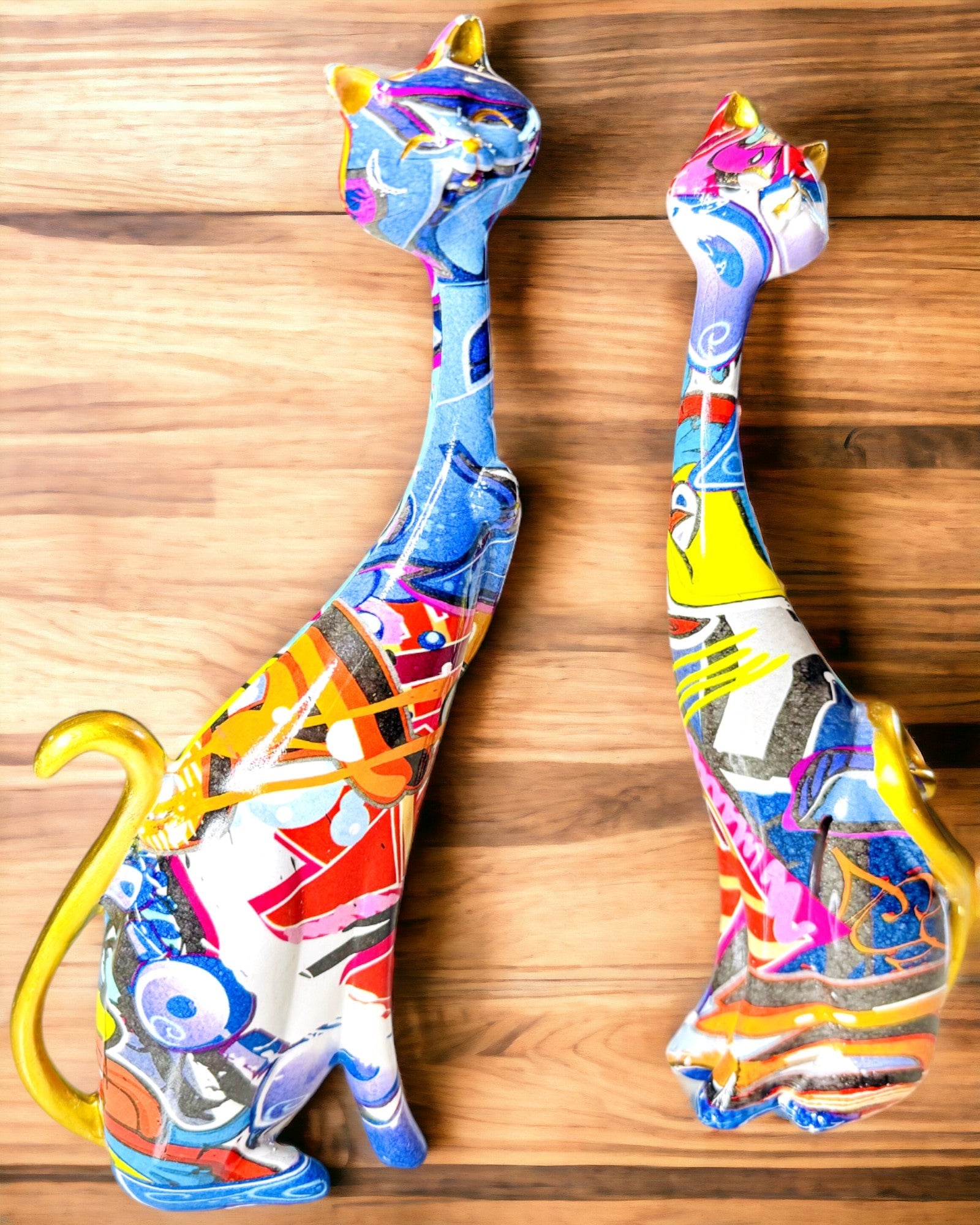 Figurines de Chats Abstraits "ArtCats", Peintes à la Main, Résine – 25 cm, 2 pcs.