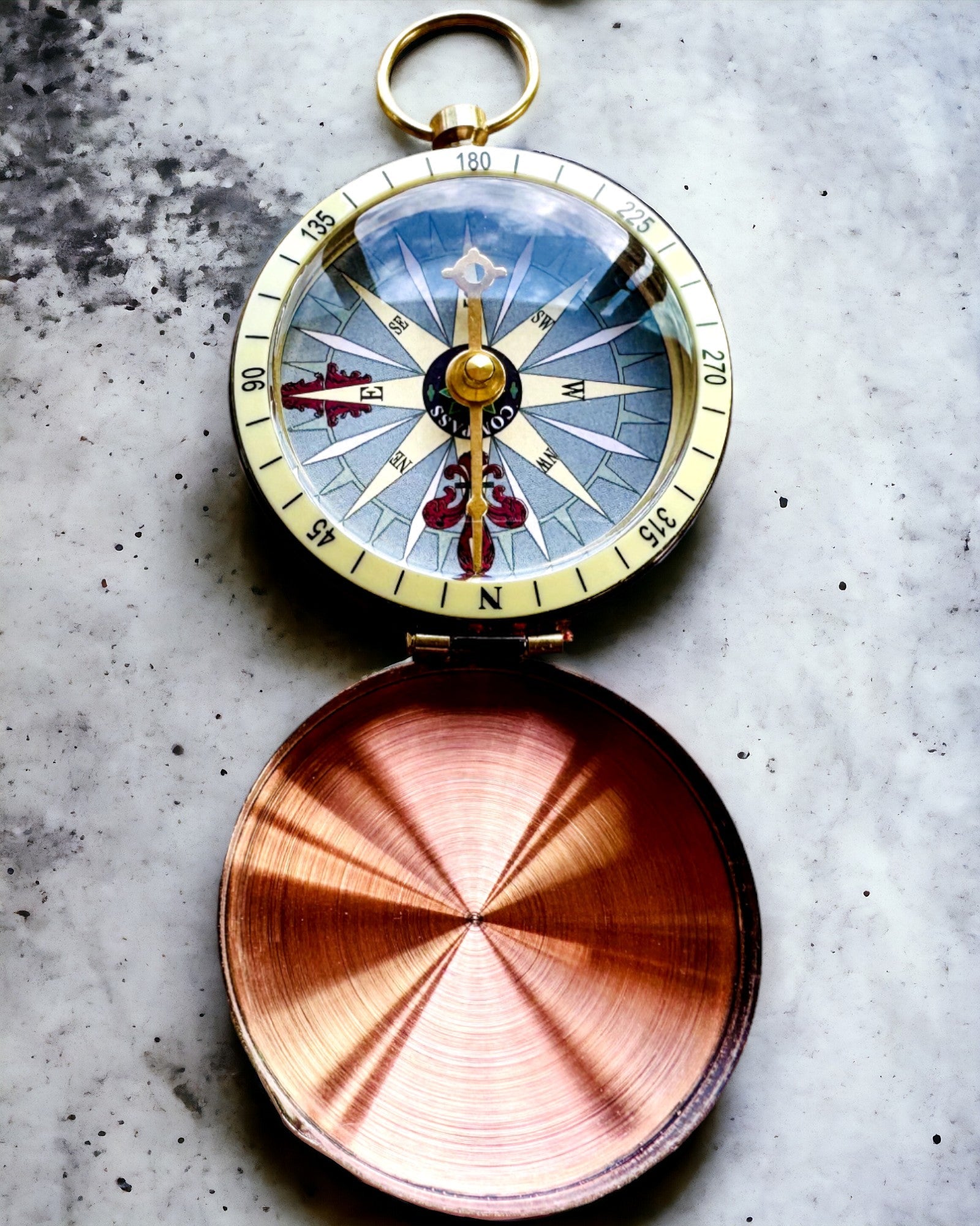 Boussole or rose – objet décoratif de style vintage avec personnalisation gravée – idée cadeau élégante pour voyageurs et amateurs de découvertes
