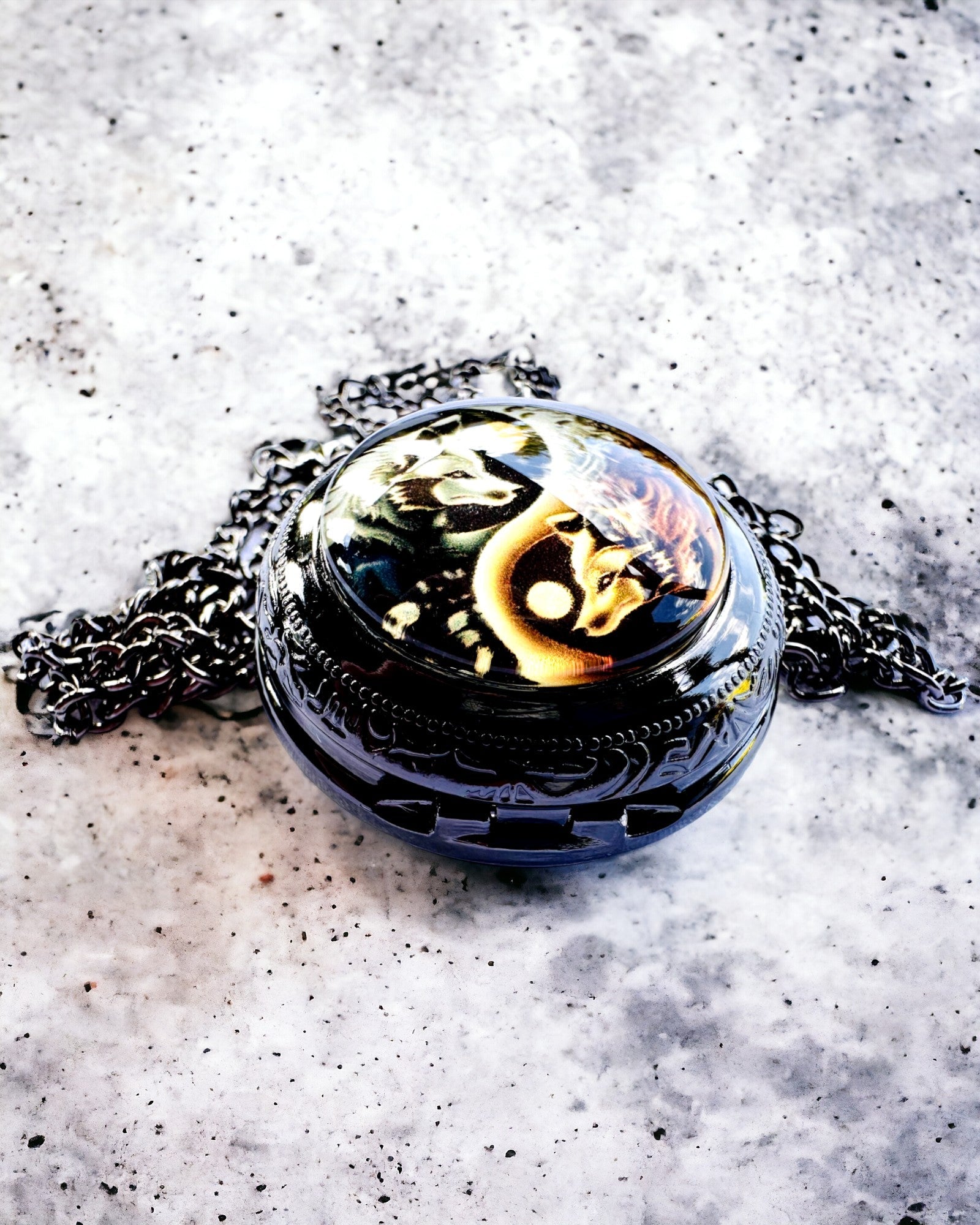 Montre de poche "Mystic Wolves" avec option de personnalisation par gravure
