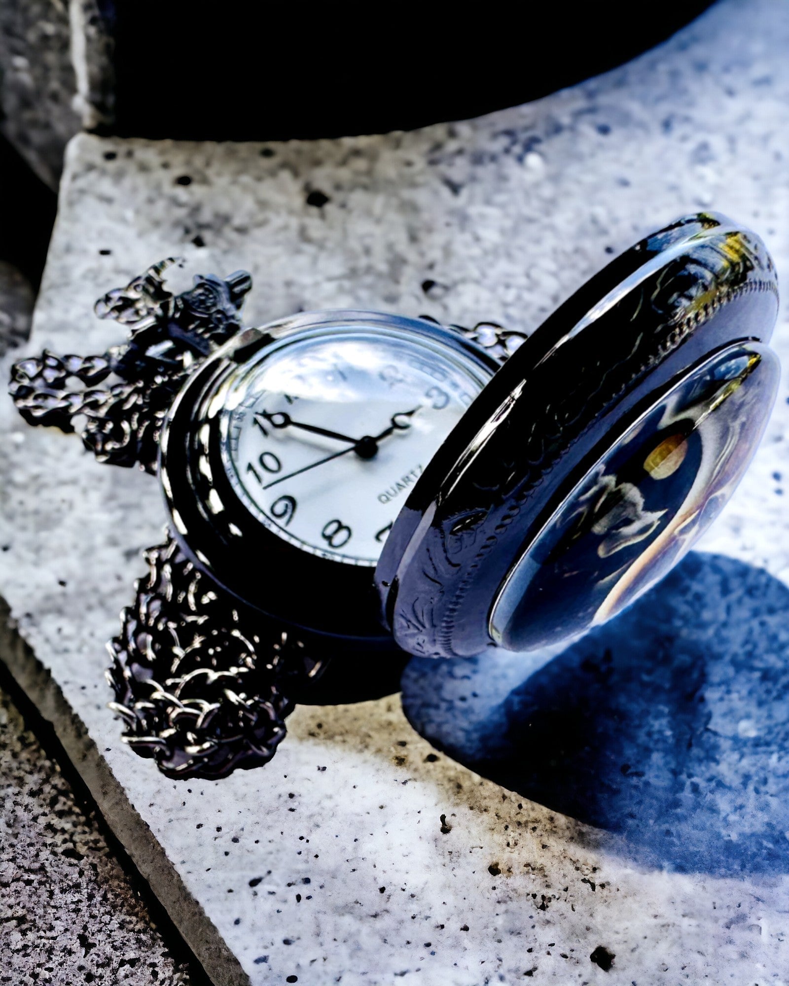 Montre de poche "Mystic Wolves" avec option de personnalisation par gravure