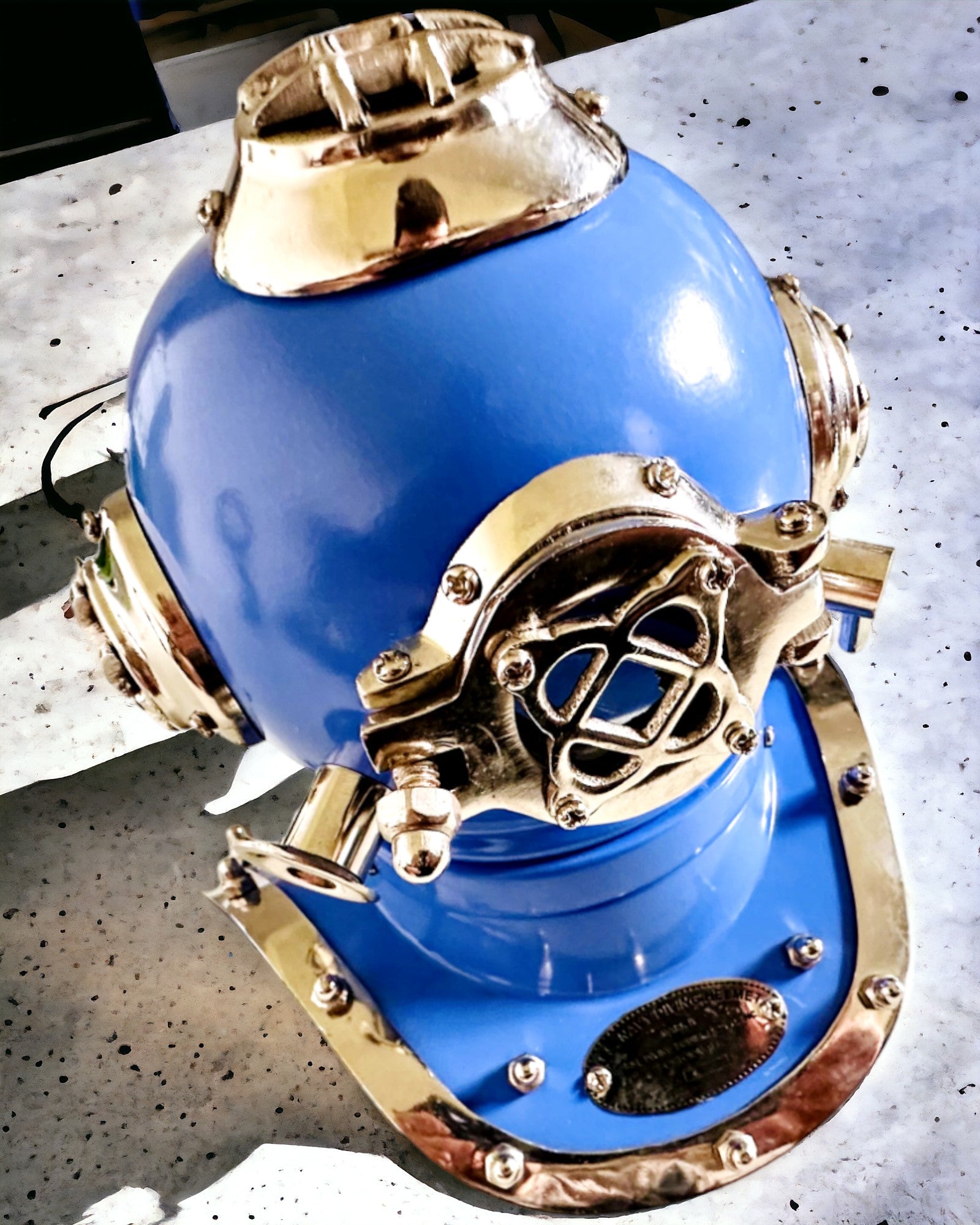 Casque de l'Explorateur des Profondeurs - Édition de Collection avec Option de Gravure, 35 cm, cadeau pour pompier ou plongeur