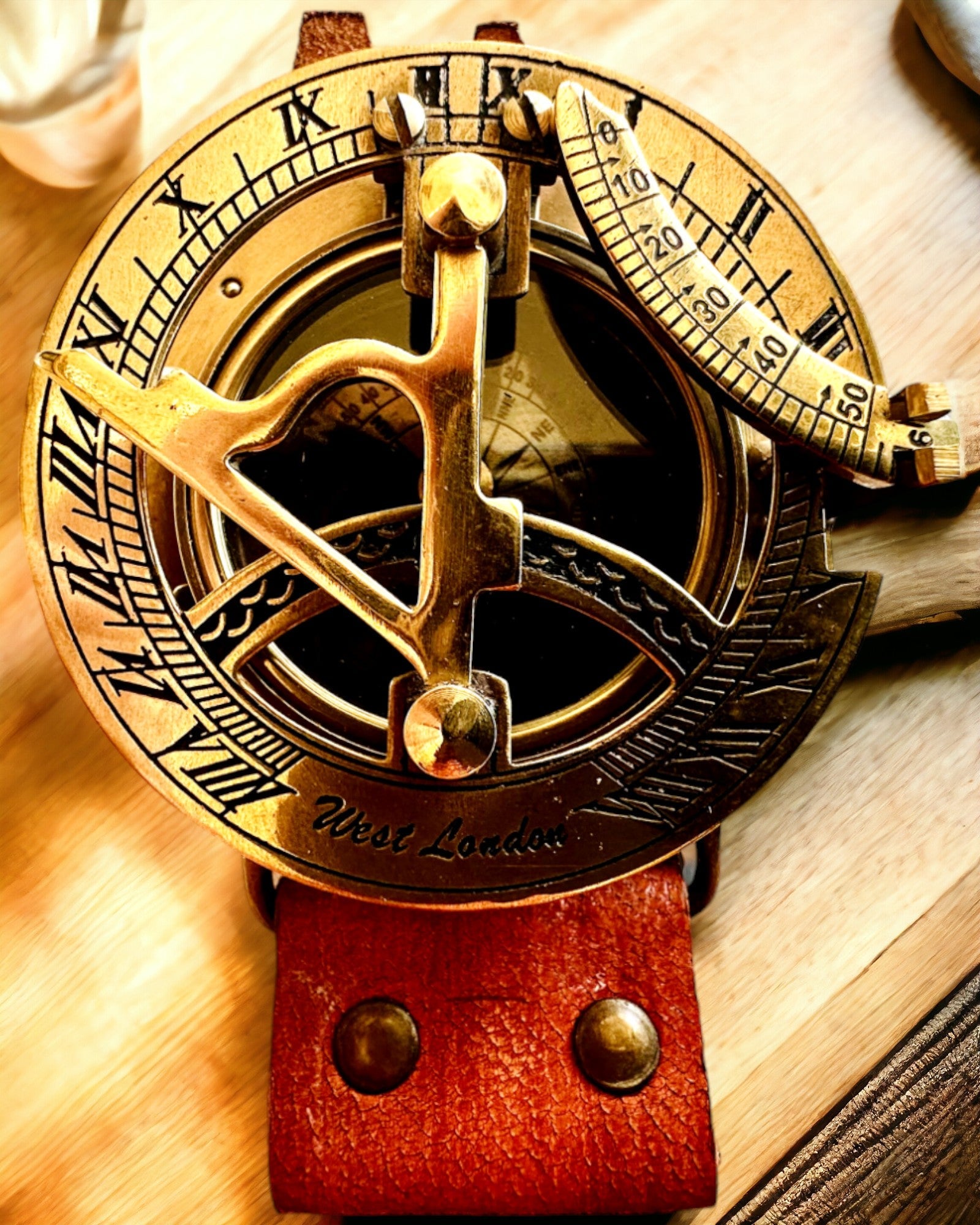 Montre Solaire "Compas Antique", montre-bracelet avec compas, possibilité de personnalisation par gravure