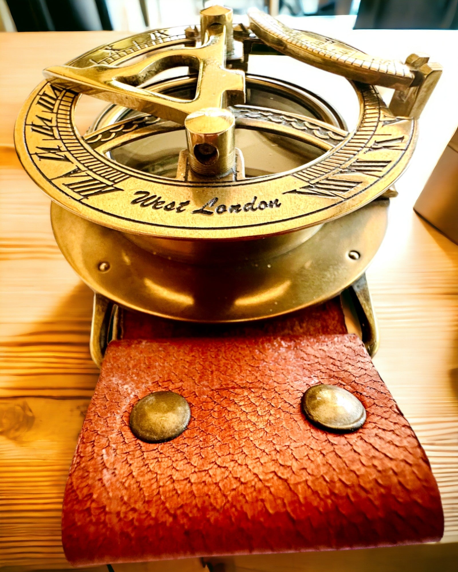 Montre Solaire "Compas Antique", montre-bracelet avec compas, possibilité de personnalisation par gravure