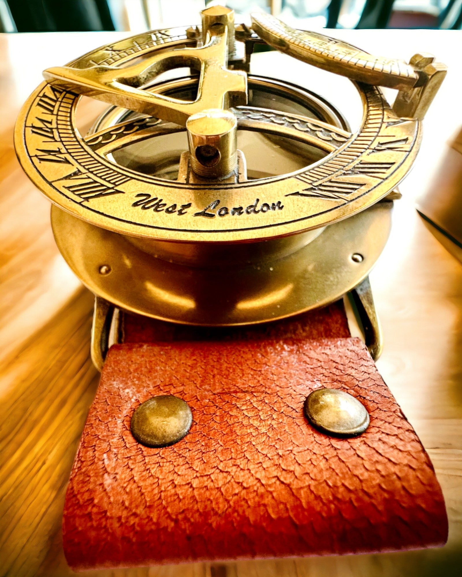 Montre Solaire "Compas Antique", montre-bracelet avec compas, possibilité de personnalisation par gravure