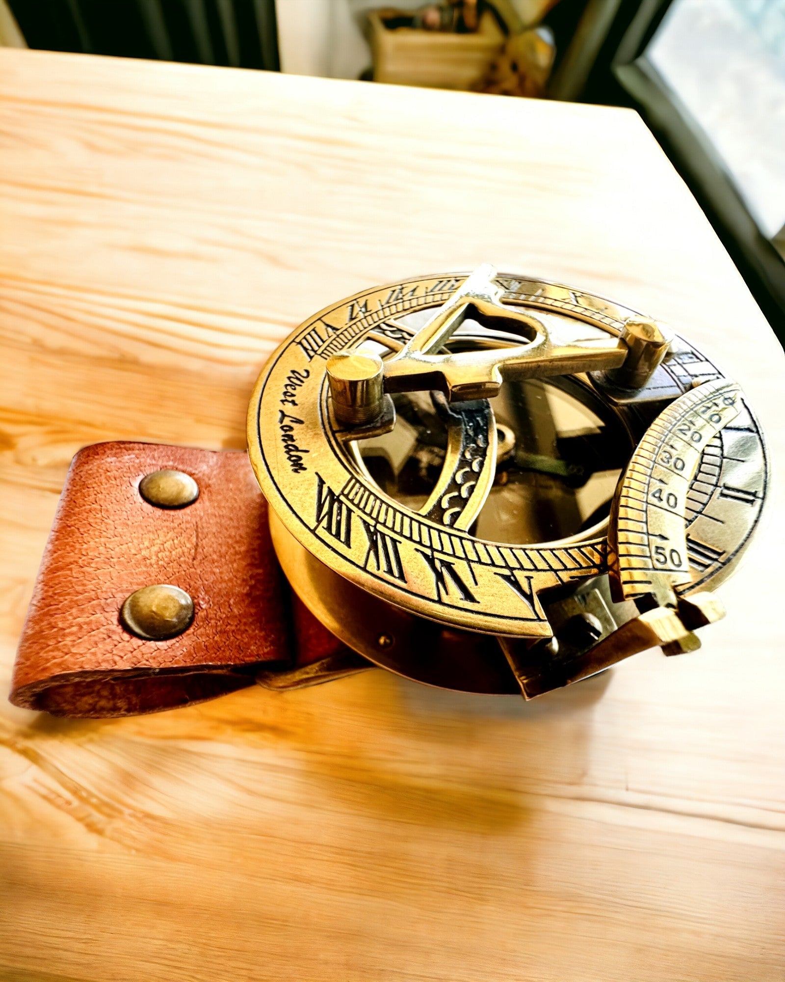 Montre Solaire "Compas Antique", montre-bracelet avec compas, possibilité de personnalisation par gravure