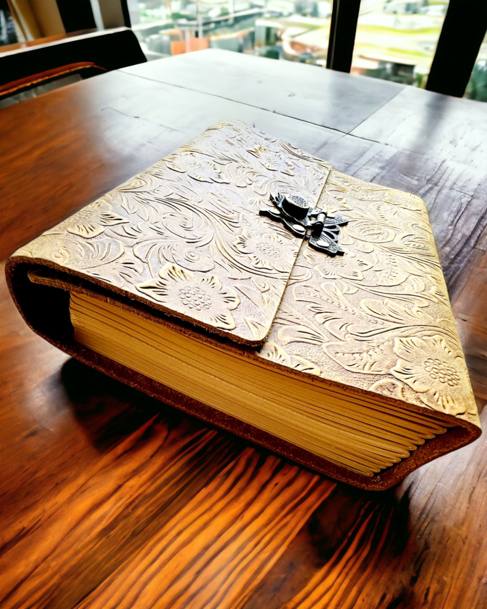 Carnet Rétro de Luxe avec Couverture en Cuir - "Vintage Elegance", 480 pages, possibilité de personnalisation par gravure