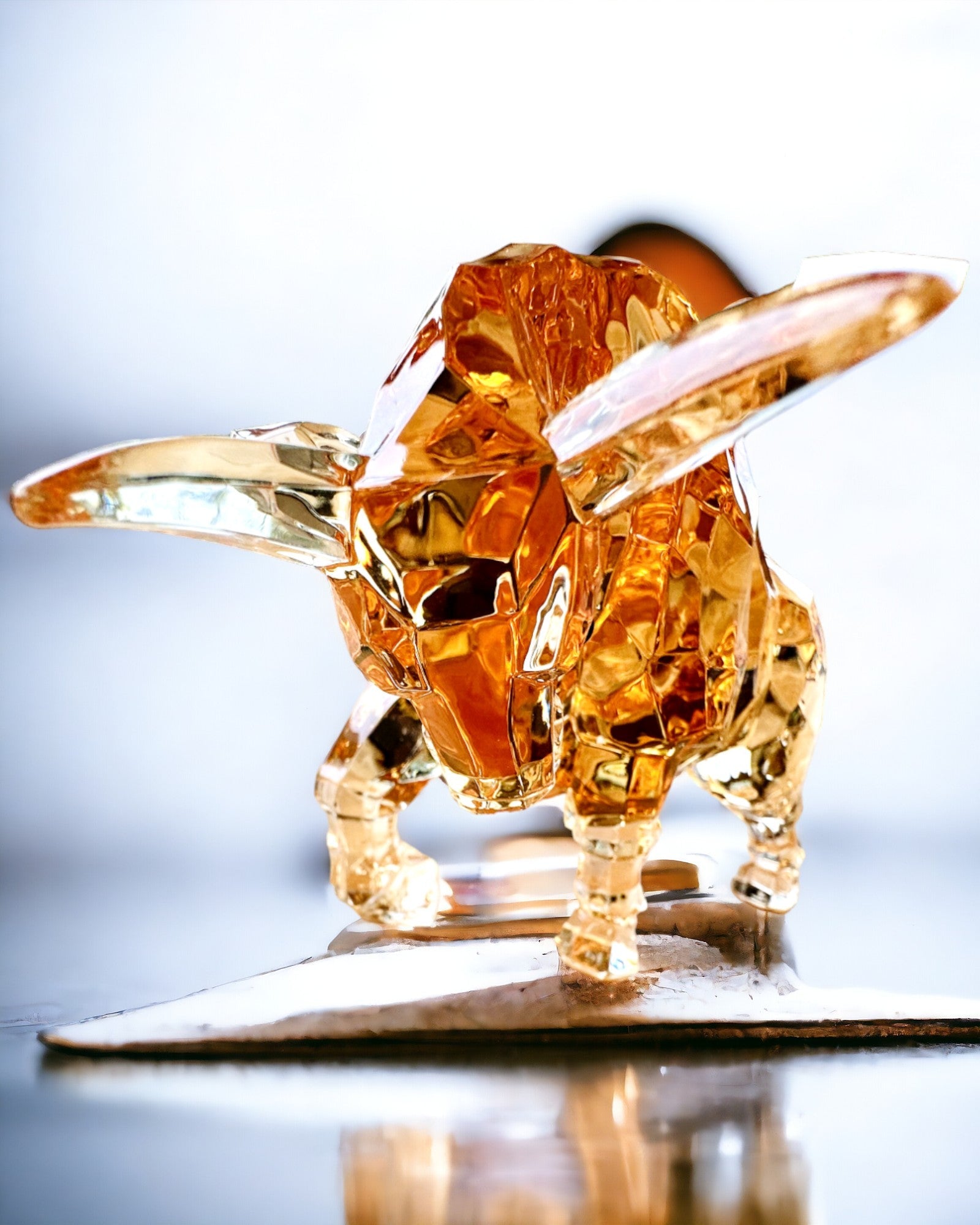 Statue "Złoty Byk" en résine, design transparent, possibilité de personnalisation