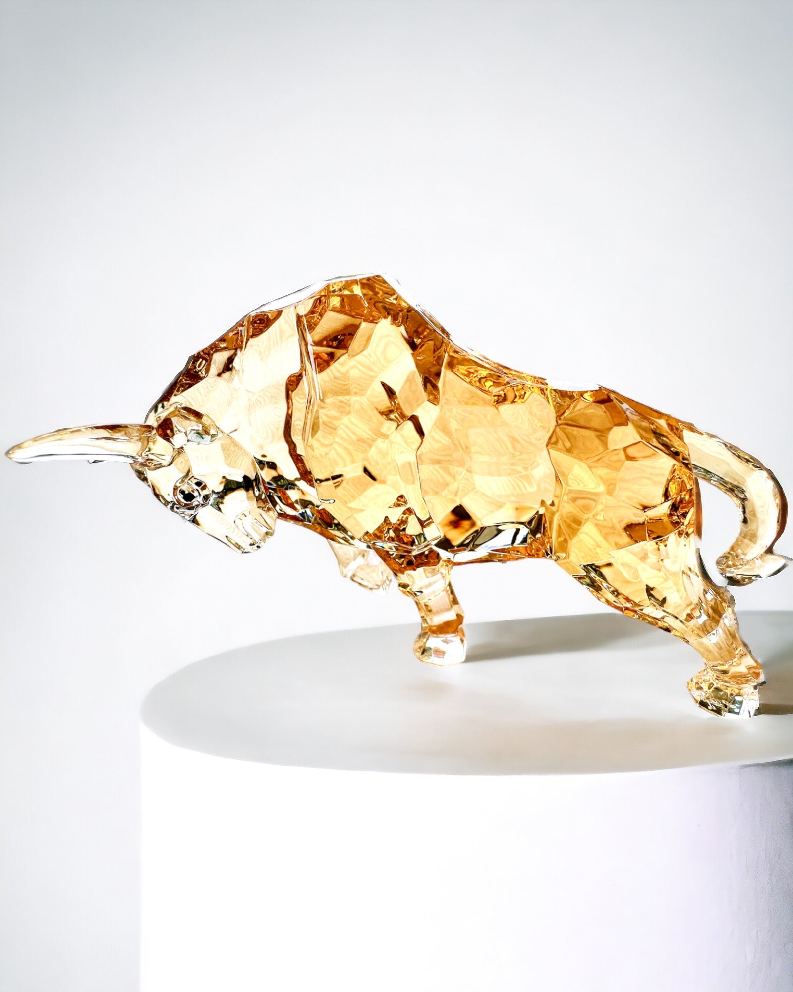Statue "Złoty Byk" en résine, design transparent, possibilité de personnalisation