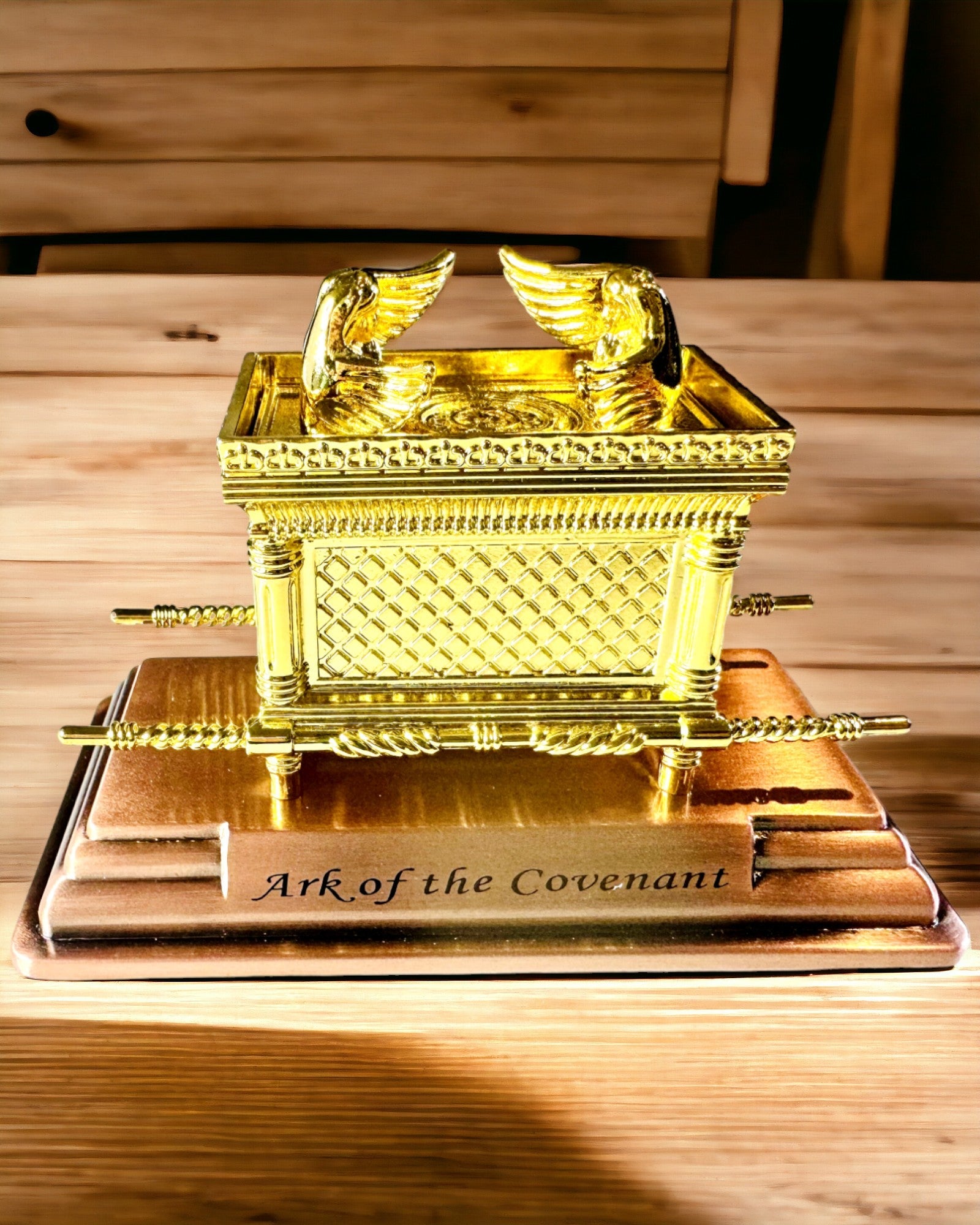 Réplique de l'Arche d'Alliance Dorée – Statue Décorative de l'Arche en Cuivre Taille XL 28x15.6x20 cm