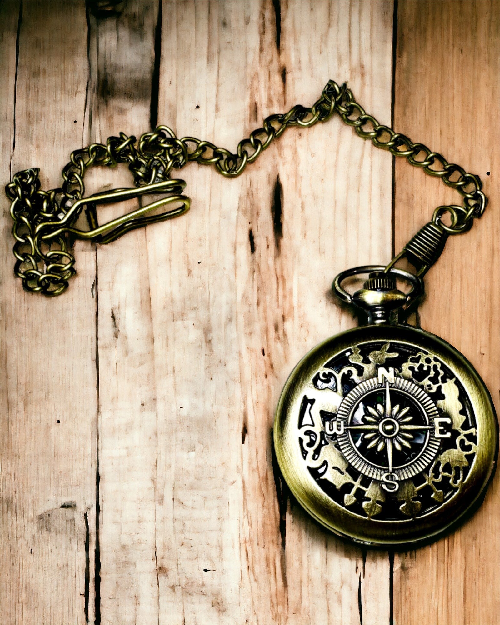 Compas de Poche Antique en Bronze et Or avec Motif Ajourné – Parfait pour les Explorateurs et les Amateurs de Rétro. Personnalisation par Gravure