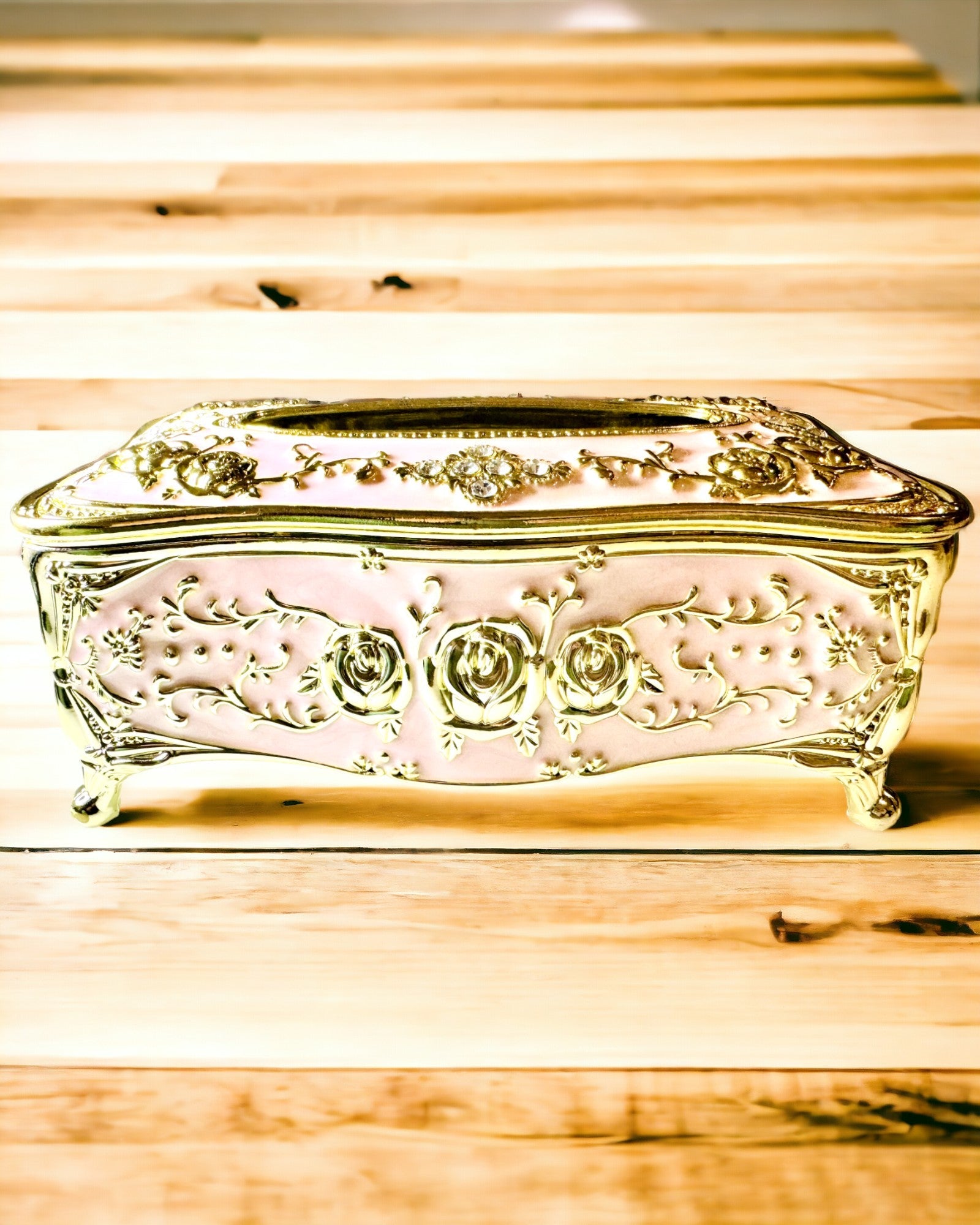 Boîte à Mouchoirs Rose Élégante avec Roses Gaufrées – Accent Luxueux pour Salon, Hôtel ou Club