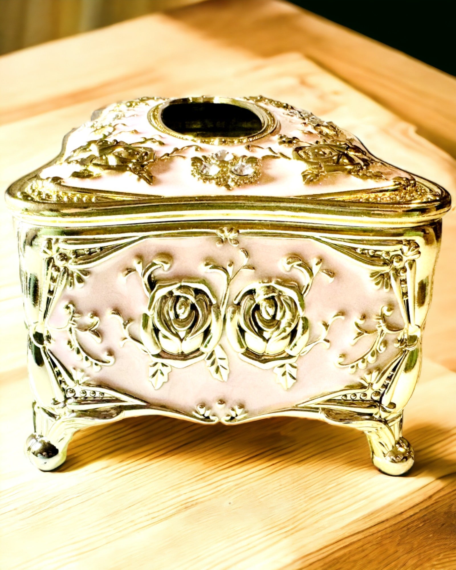 Boîte à Mouchoirs Rose Élégante avec Roses Gaufrées – Accent Luxueux pour Salon, Hôtel ou Club