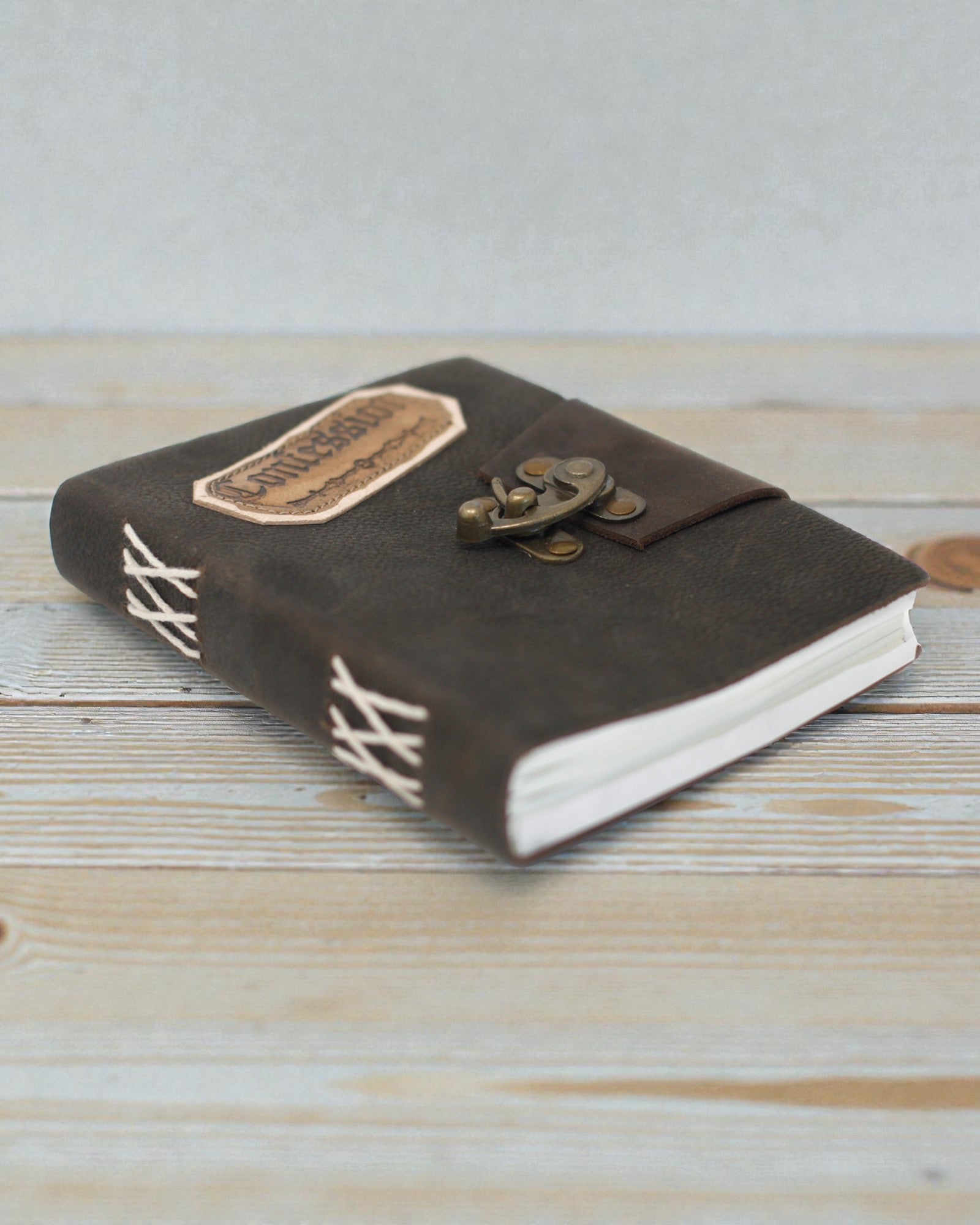 Carnet en cuir « Confessions noires » avec serrure (18x13 cm)