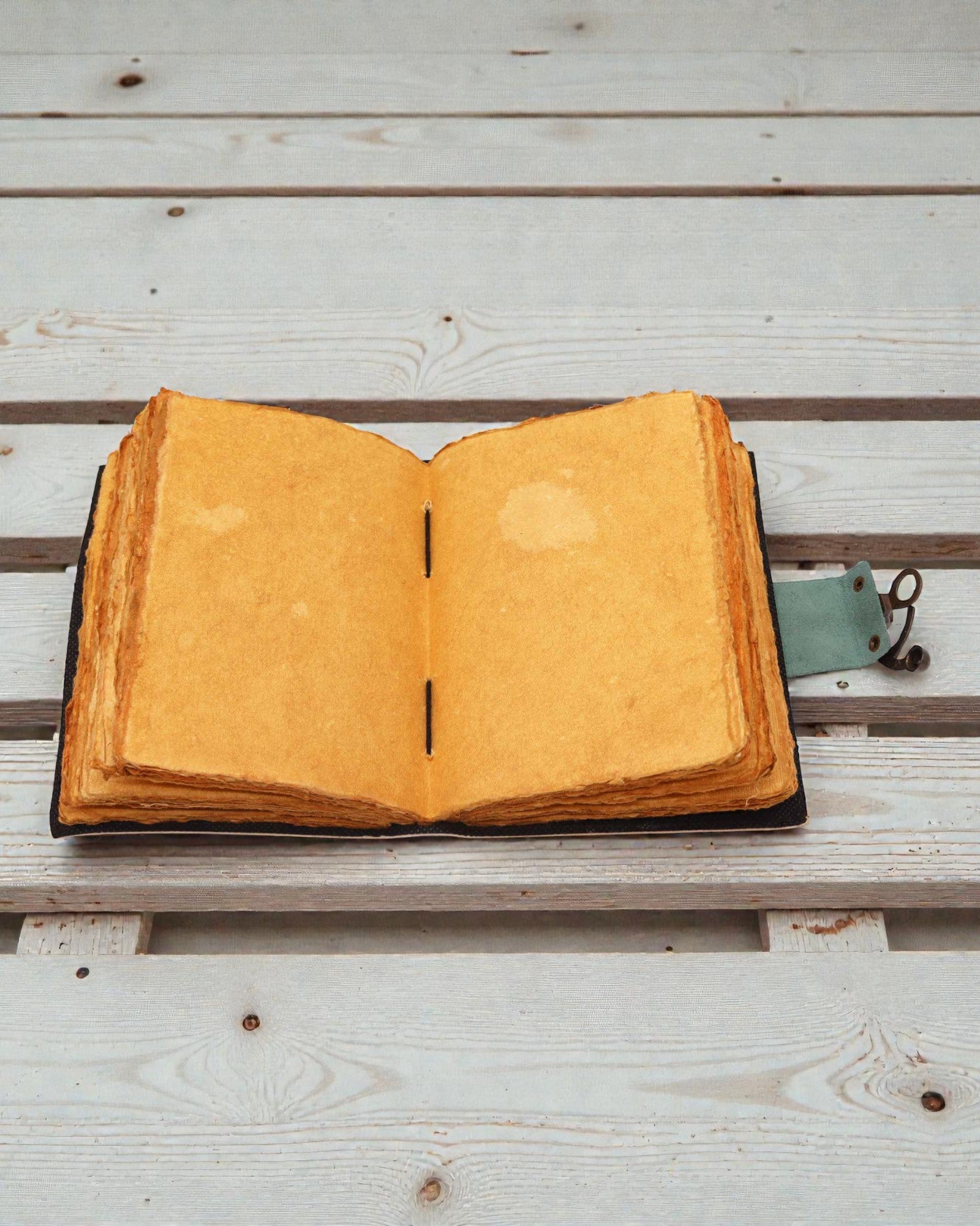 Carnet en cuir « Phases de la Lune » à bords frangés (17,8x12,7 cm)
